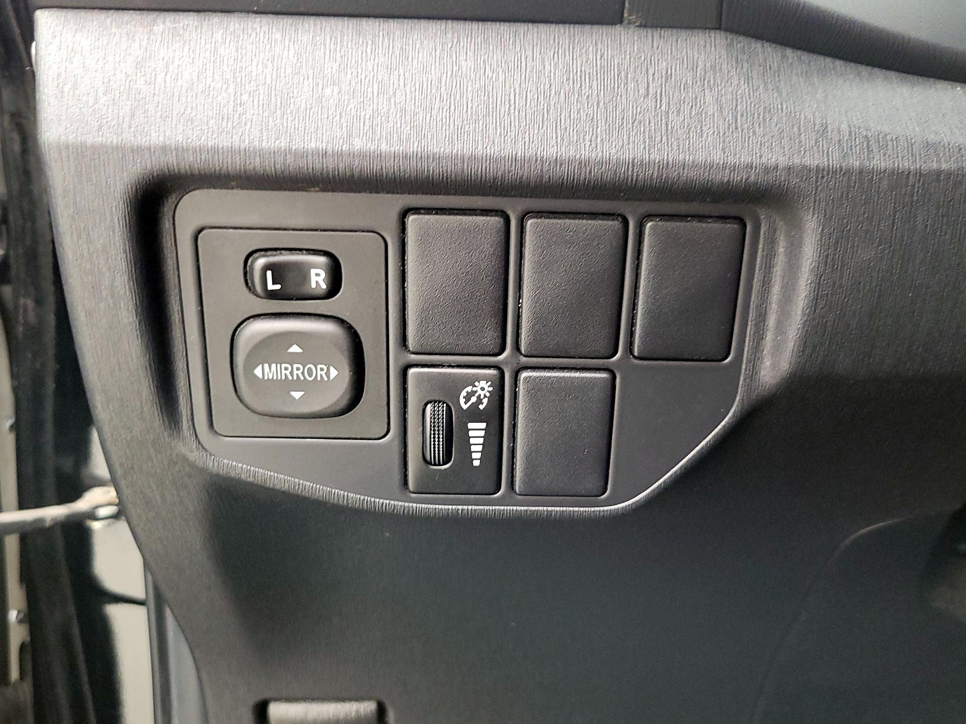 Thumbnail: 2013 Toyota Prius - 13