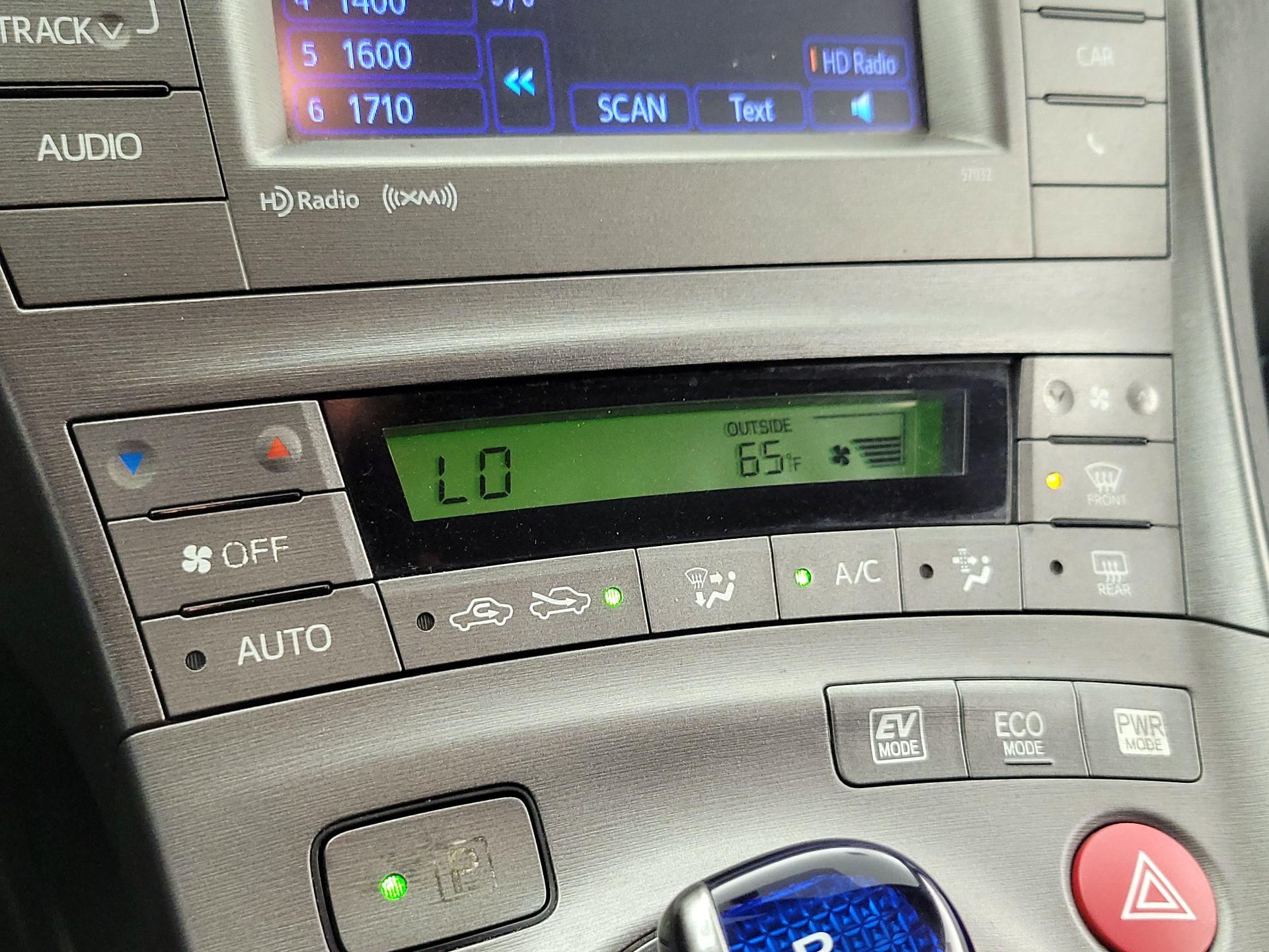 Thumbnail: 2013 Toyota Prius - 17