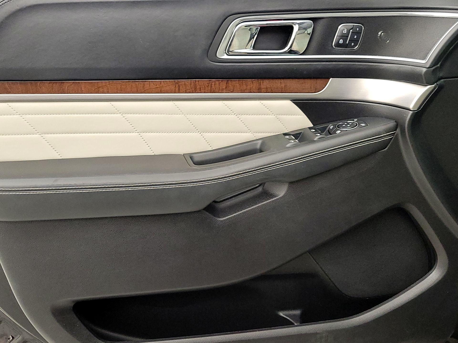 Thumbnail: 2016 Ford Explorer - 12