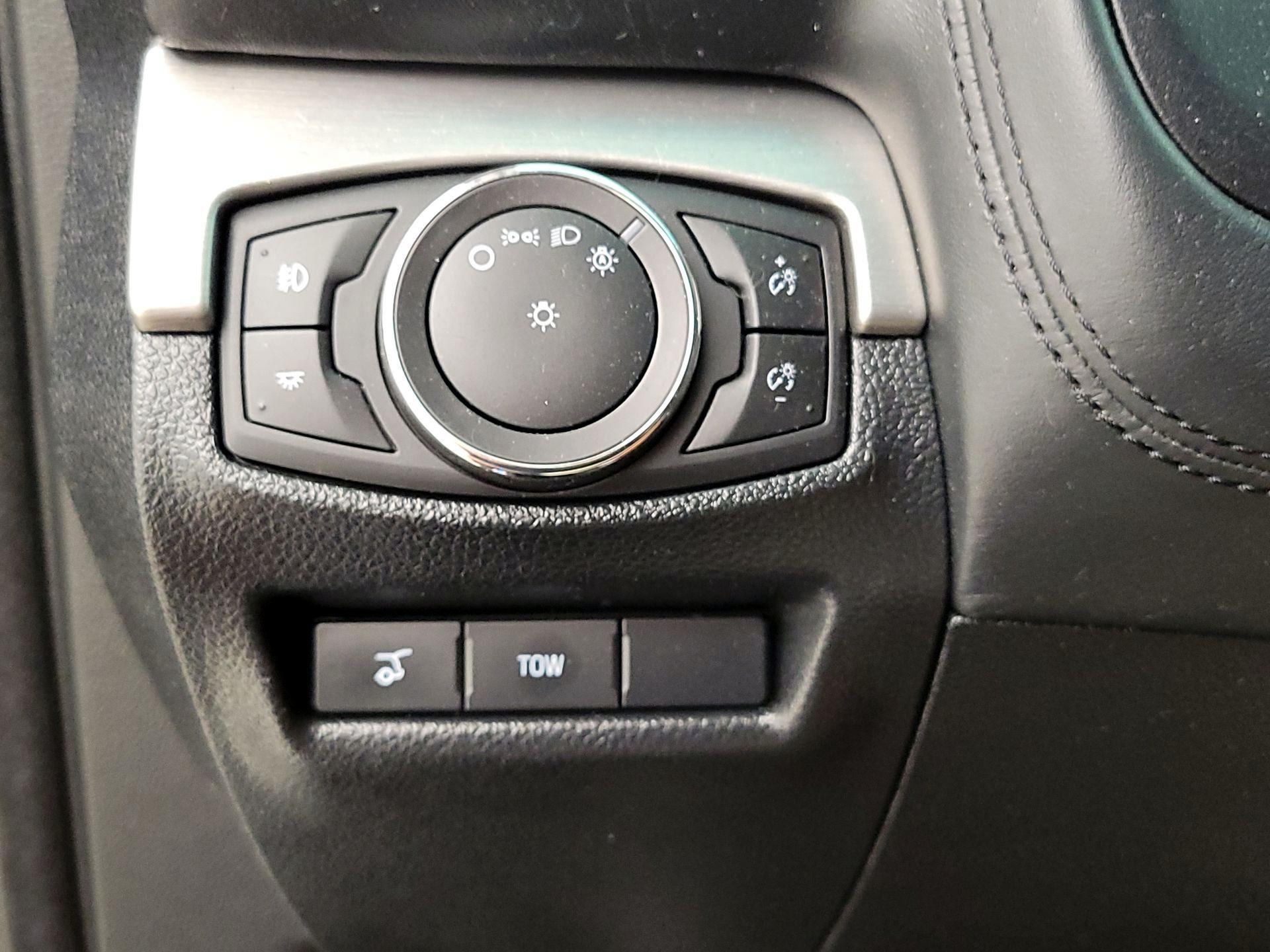 Thumbnail: 2016 Ford Explorer - 13