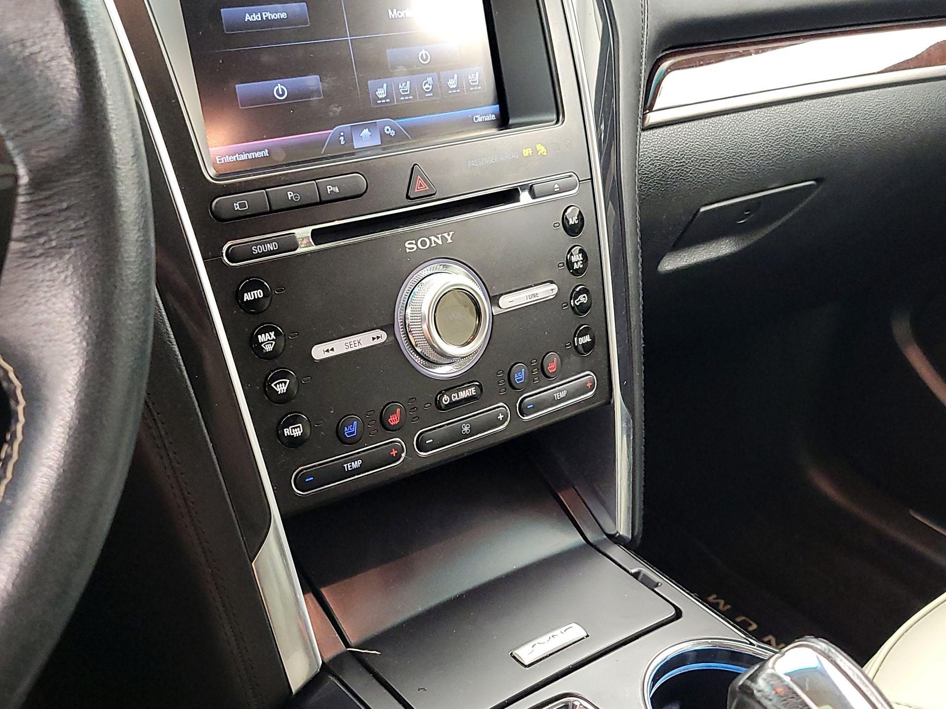 Thumbnail: 2016 Ford Explorer - 17