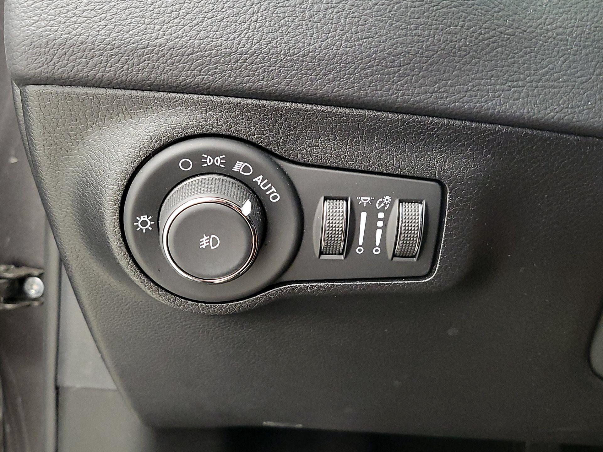 Thumbnail: 2020 Jeep Compass - 13