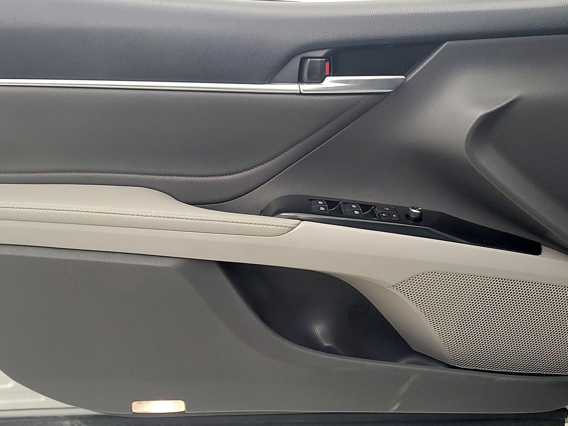 Thumbnail: 2018 Toyota Camry - 12