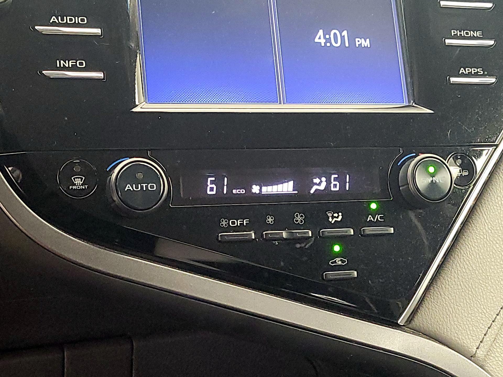 Thumbnail: 2018 Toyota Camry - 16