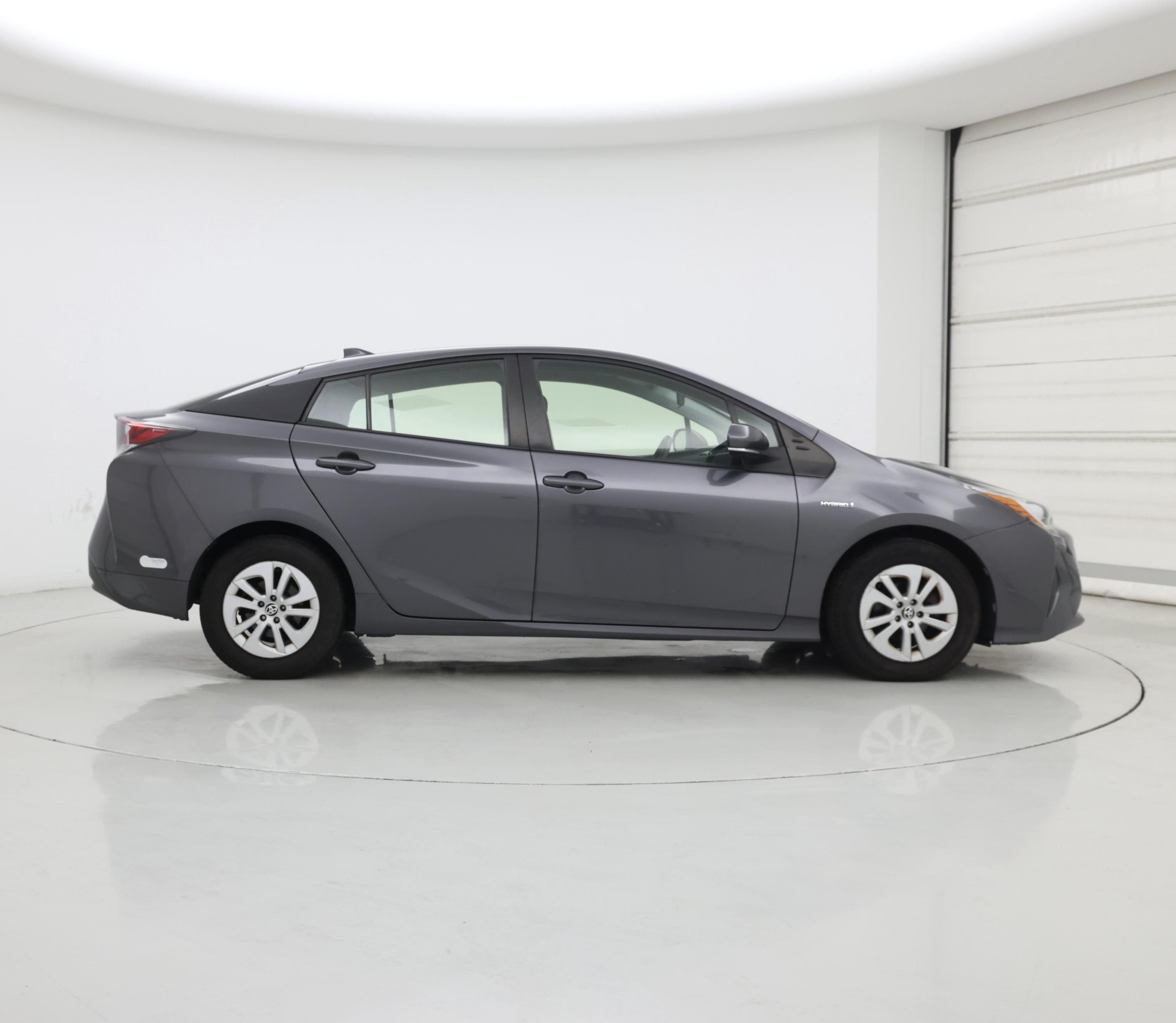 Thumbnail: 2017 Toyota Prius - 7