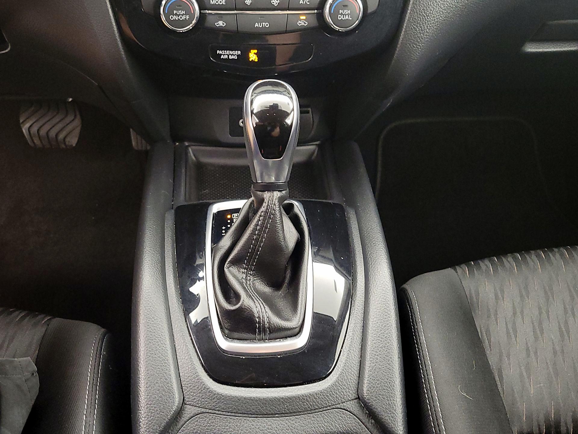 Thumbnail: 2020 Nissan Rogue - 17