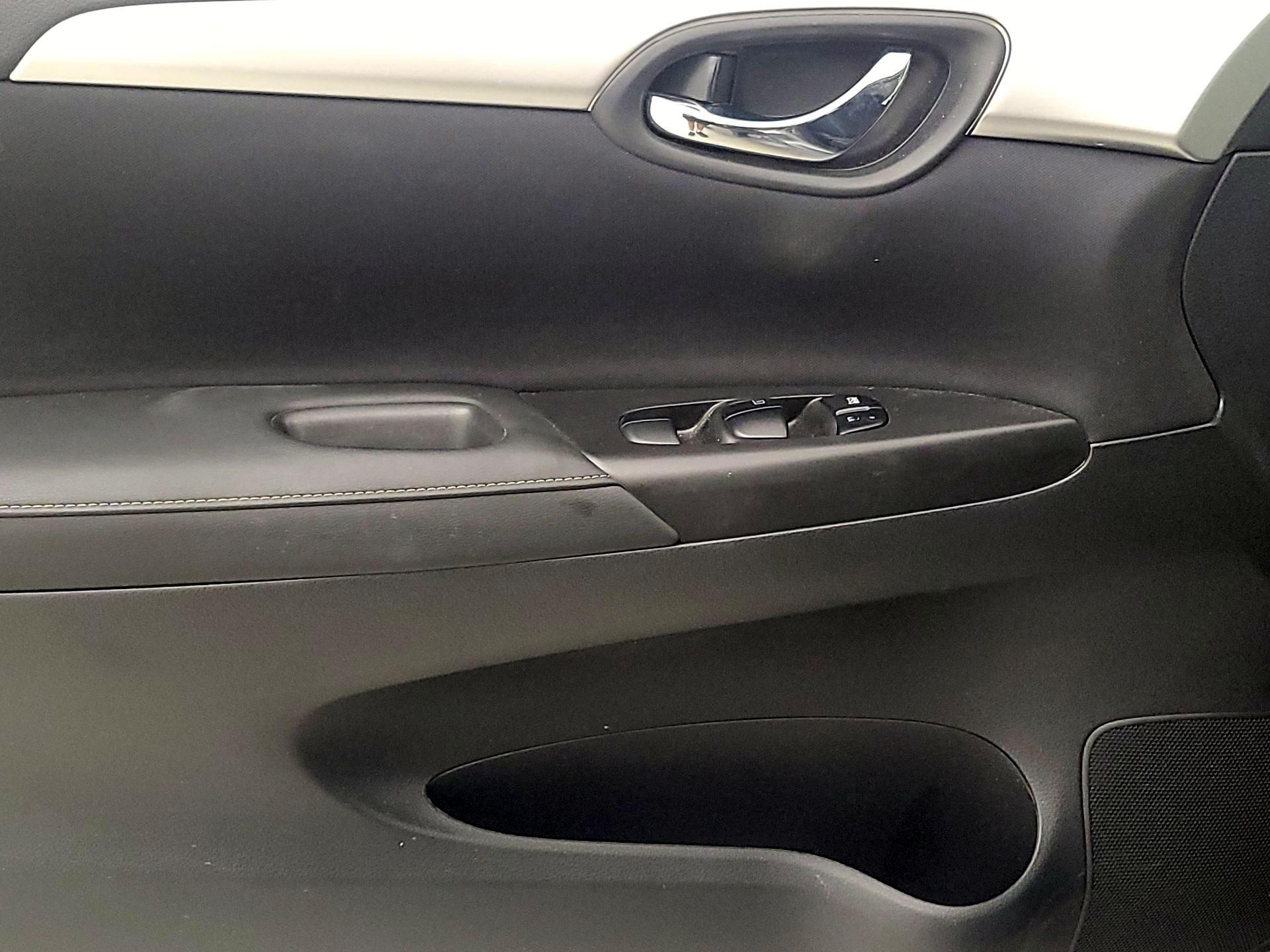Thumbnail: 2019 Nissan Sentra - 12