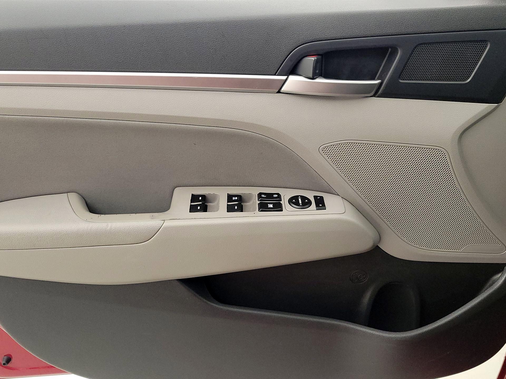 Thumbnail: 2020 Hyundai Elantra - 12