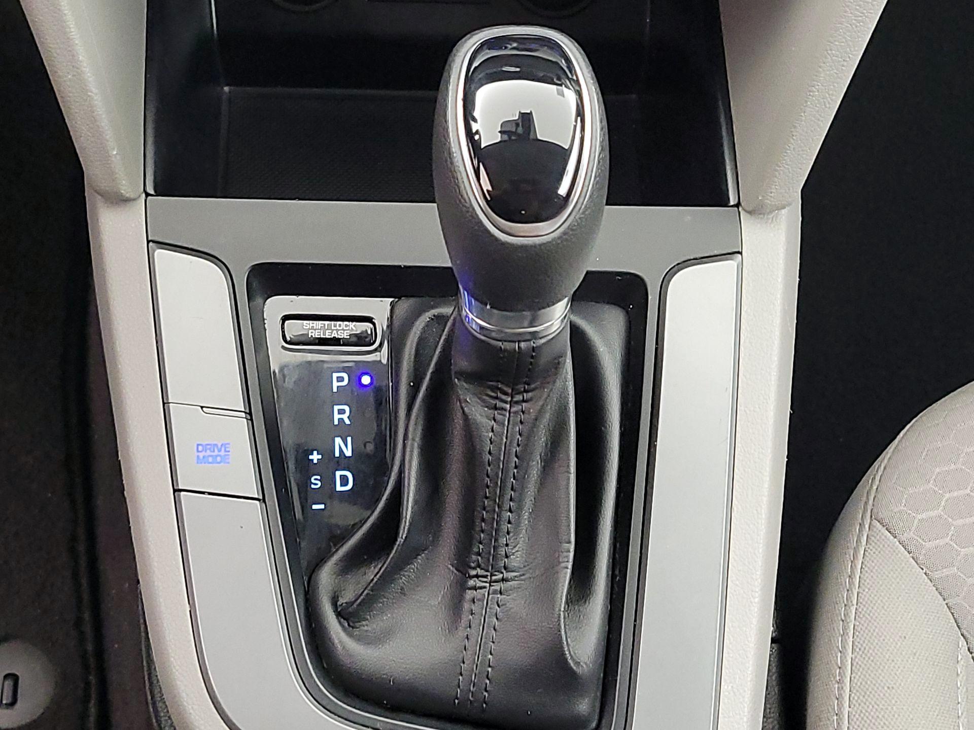 Thumbnail: 2020 Hyundai Elantra - 17