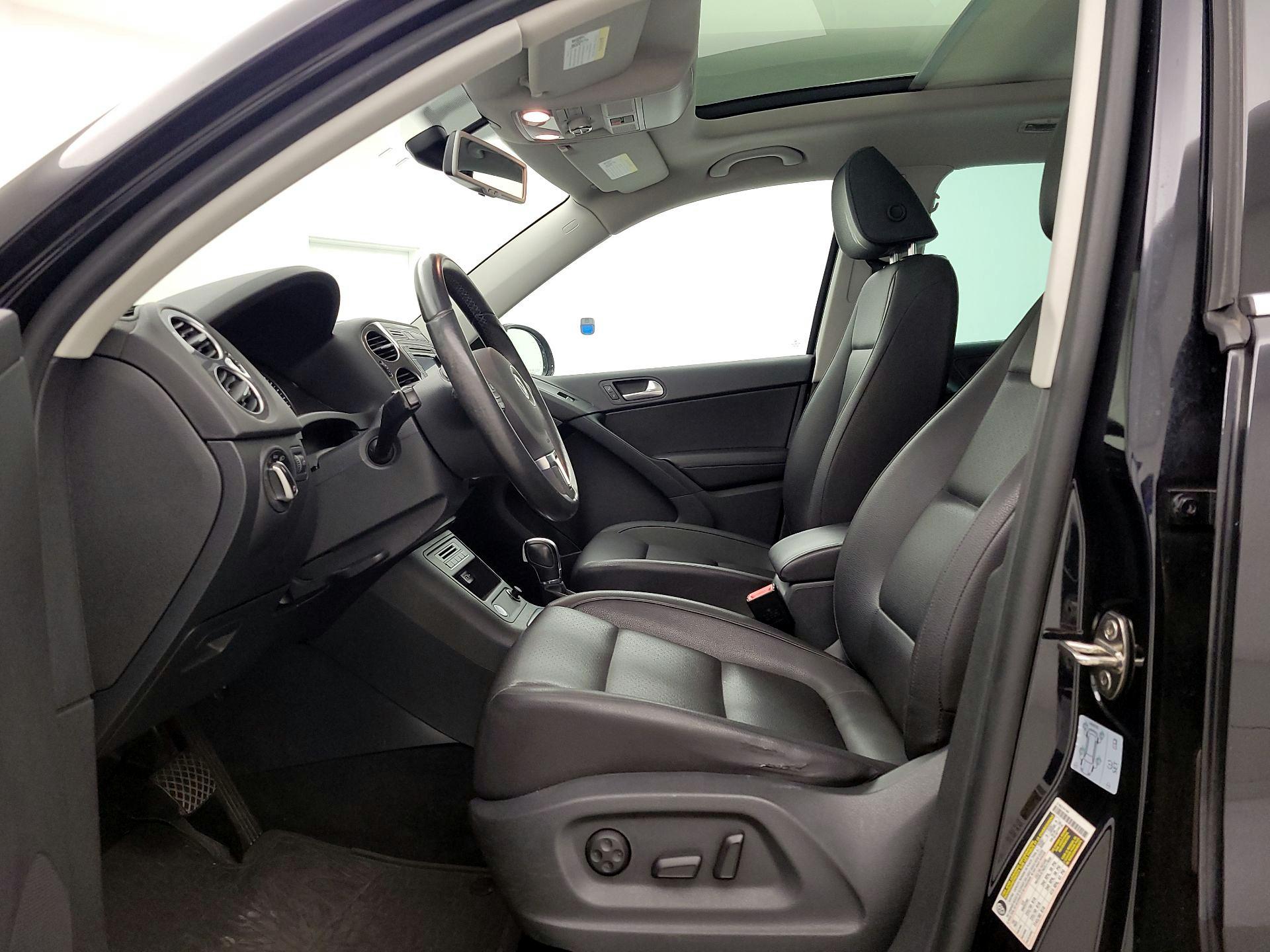 Thumbnail: 2016 Volkswagen Tiguan - 11