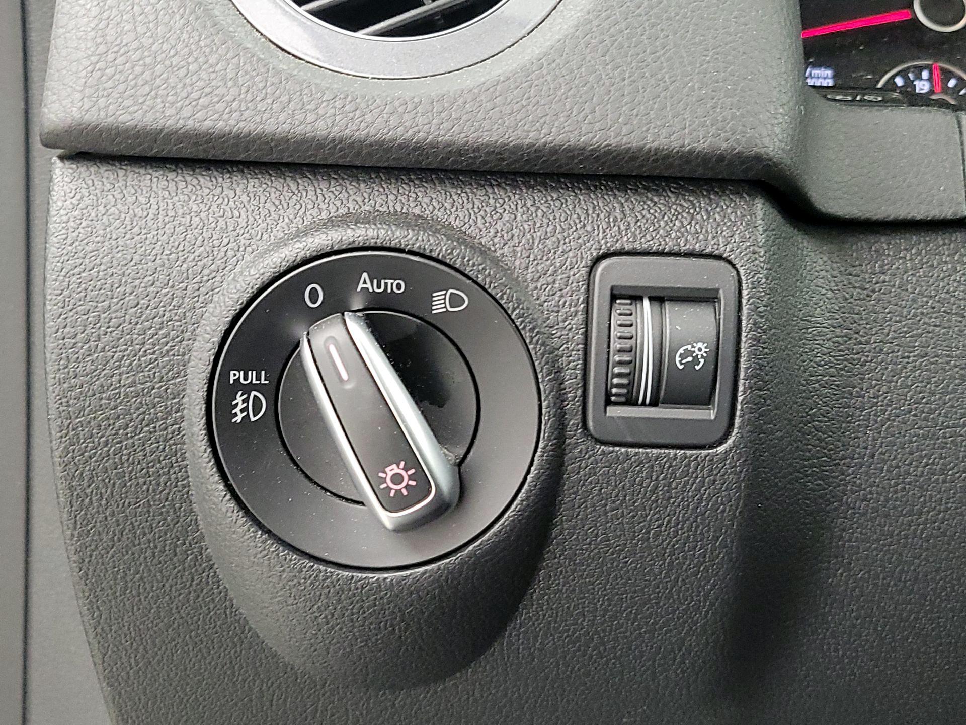Thumbnail: 2016 Volkswagen Tiguan - 13