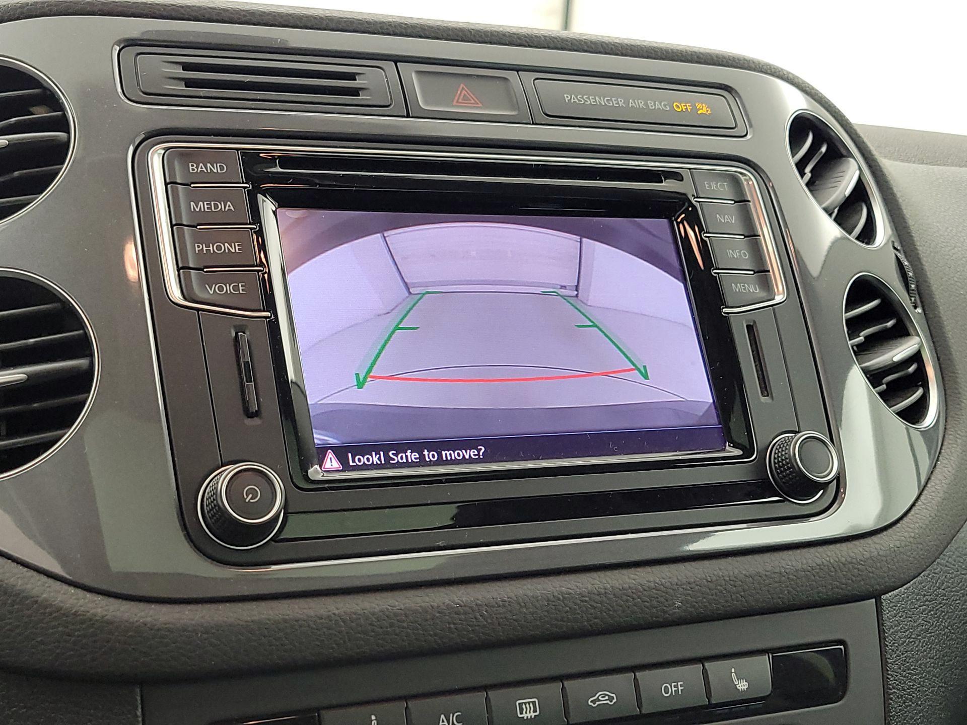 Thumbnail: 2016 Volkswagen Tiguan - 15