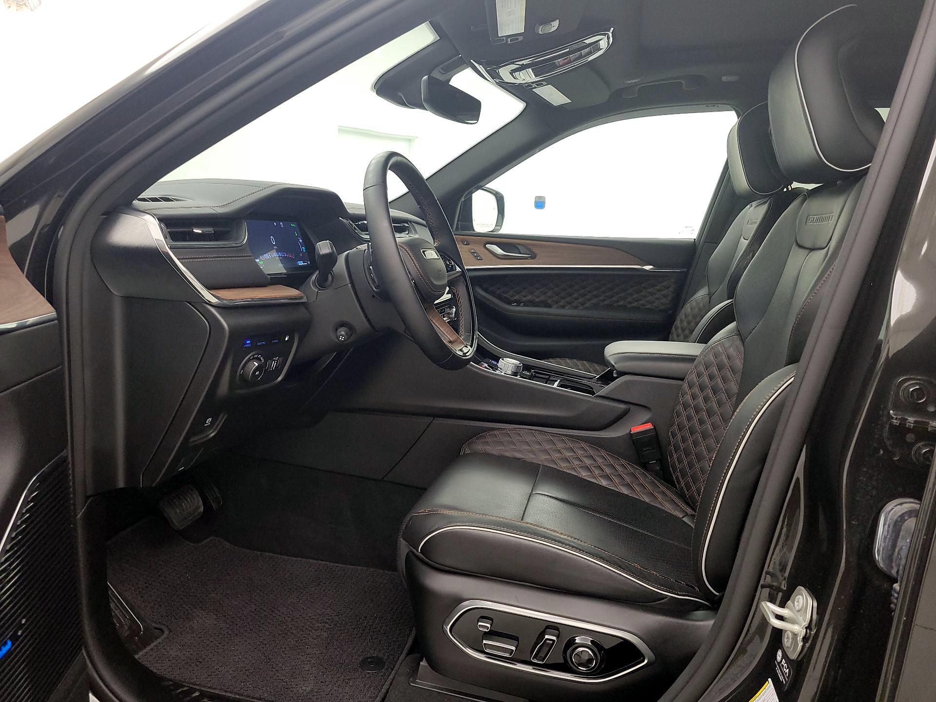 Thumbnail: 2024 Jeep Grand Cherokee - 11