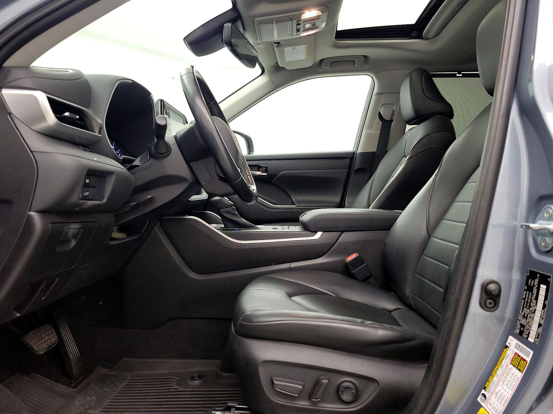 Thumbnail: 2021 Toyota Highlander - 11