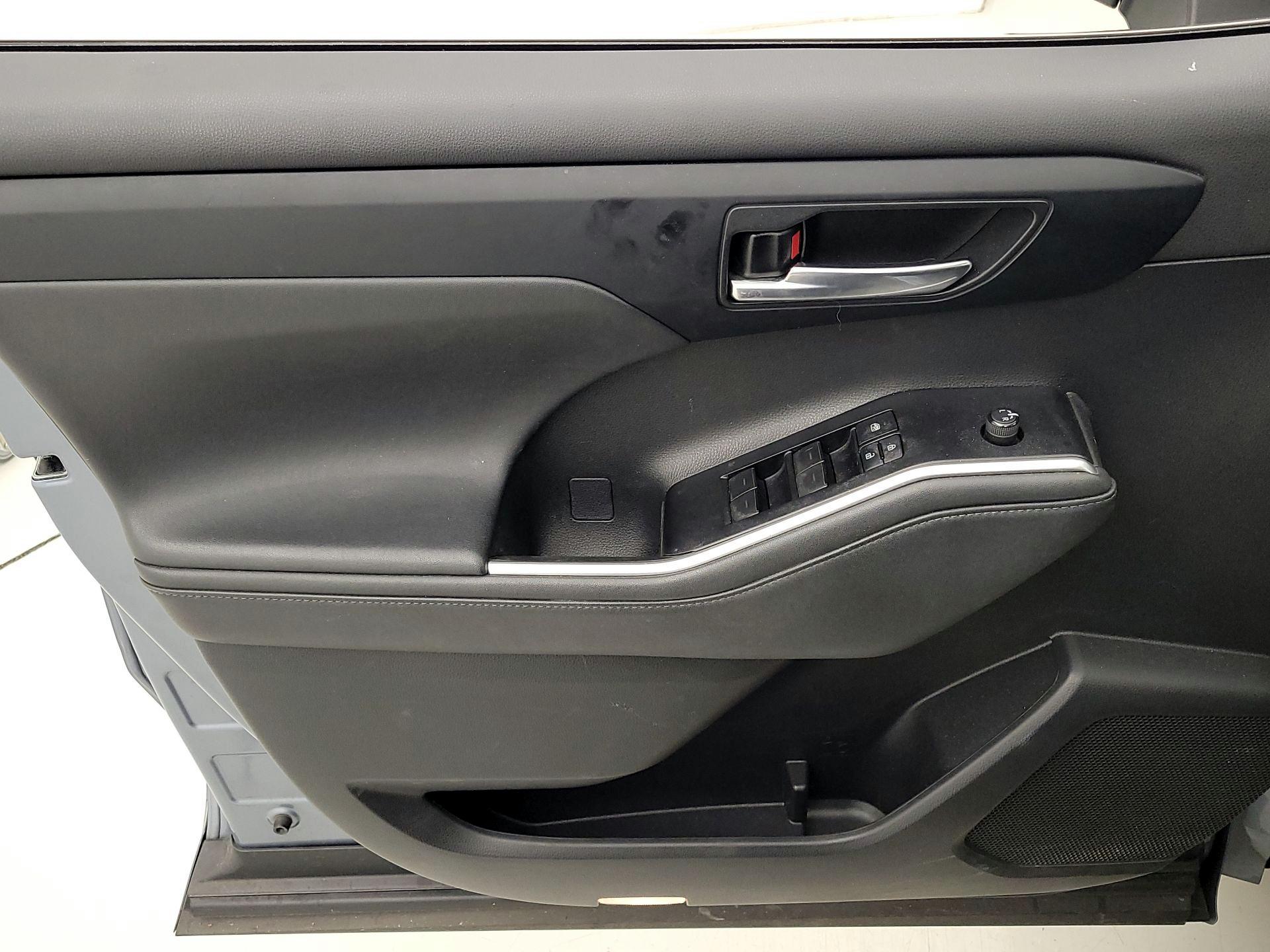 Thumbnail: 2021 Toyota Highlander - 12