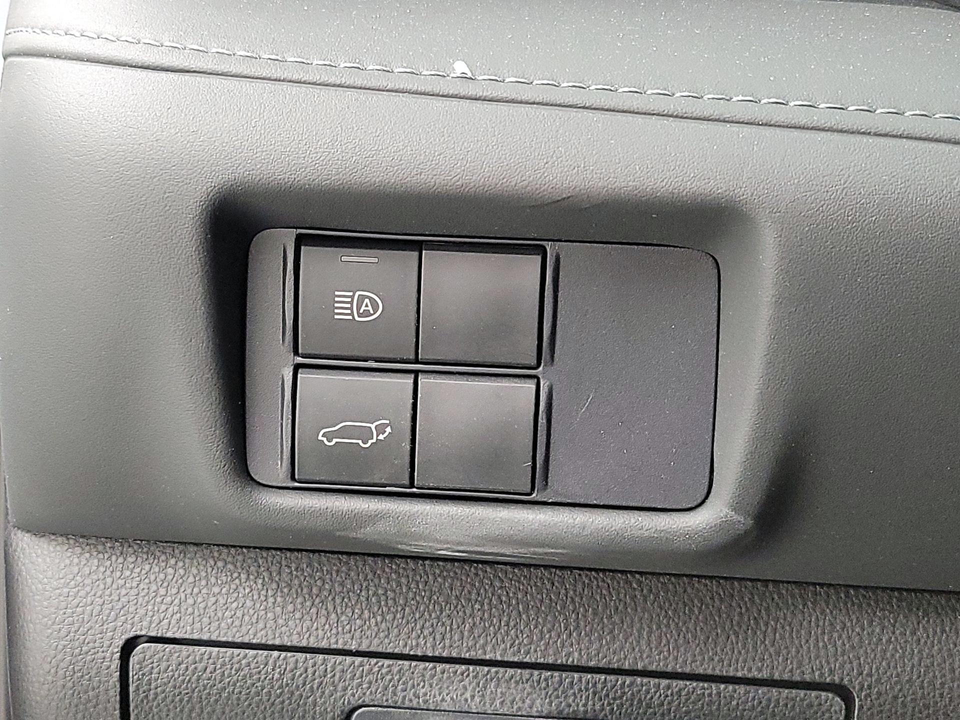 Thumbnail: 2021 Toyota Highlander - 13