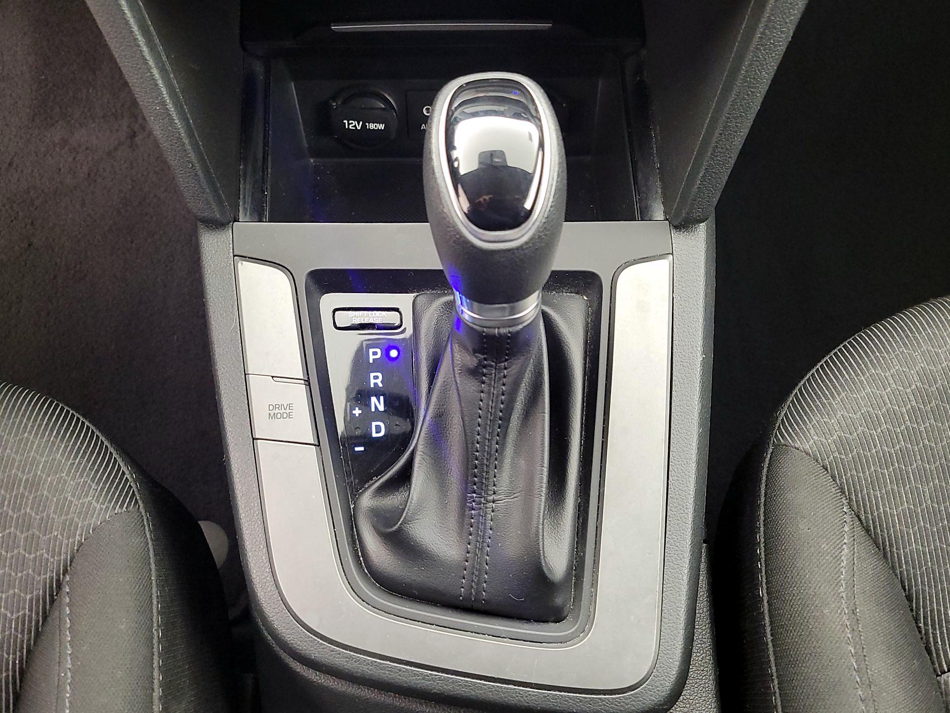 Thumbnail: 2018 Hyundai Elantra - 17