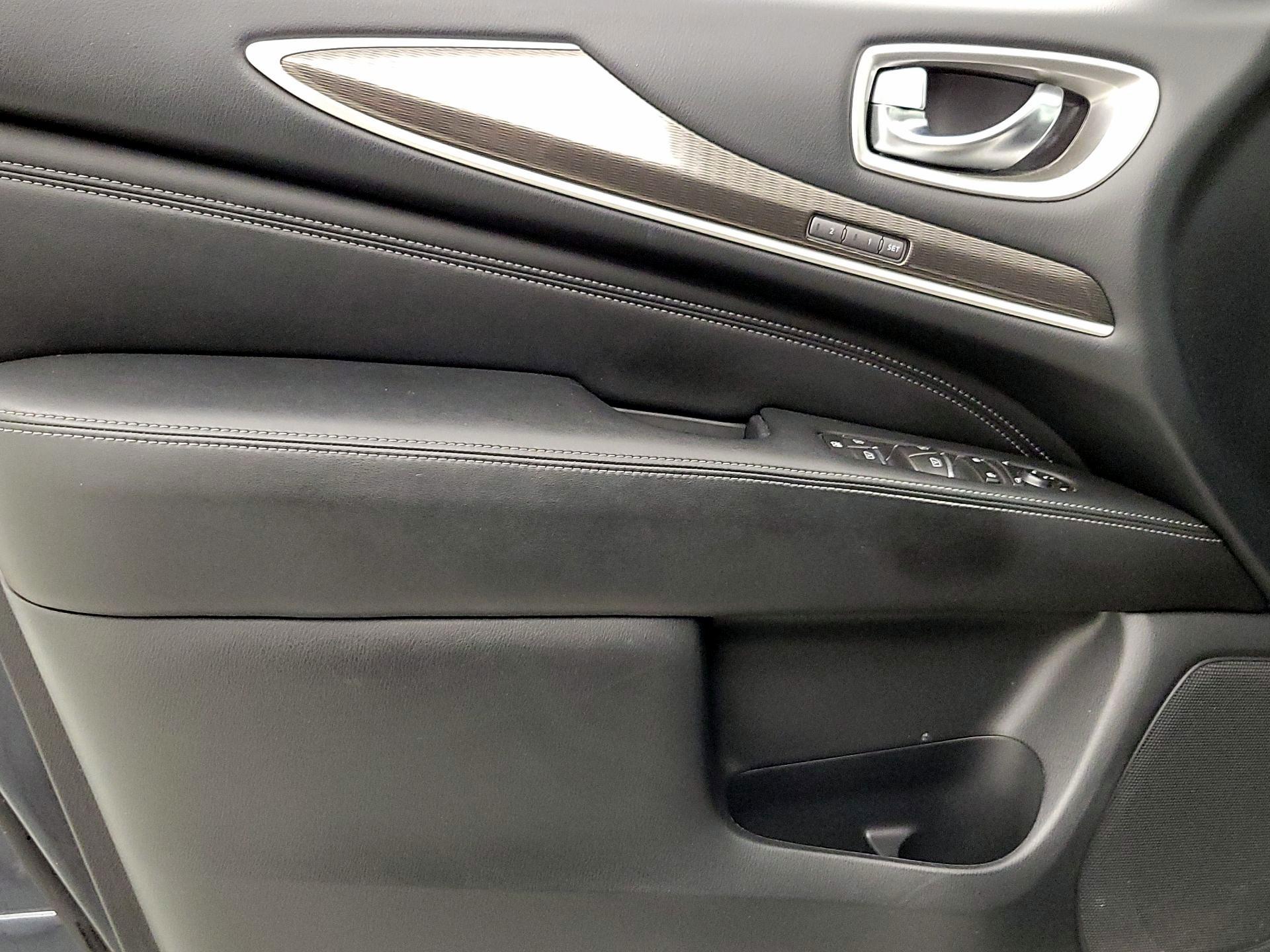 Thumbnail: 2017 INFINITI QX60 - 12