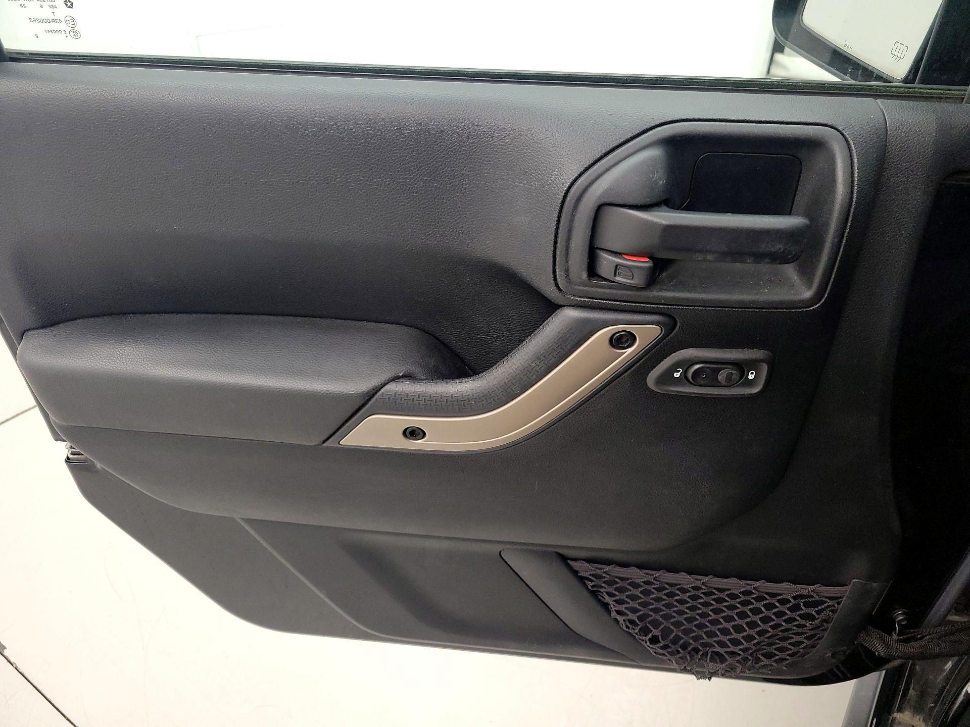 Thumbnail: 2016 Jeep Wrangler - 12