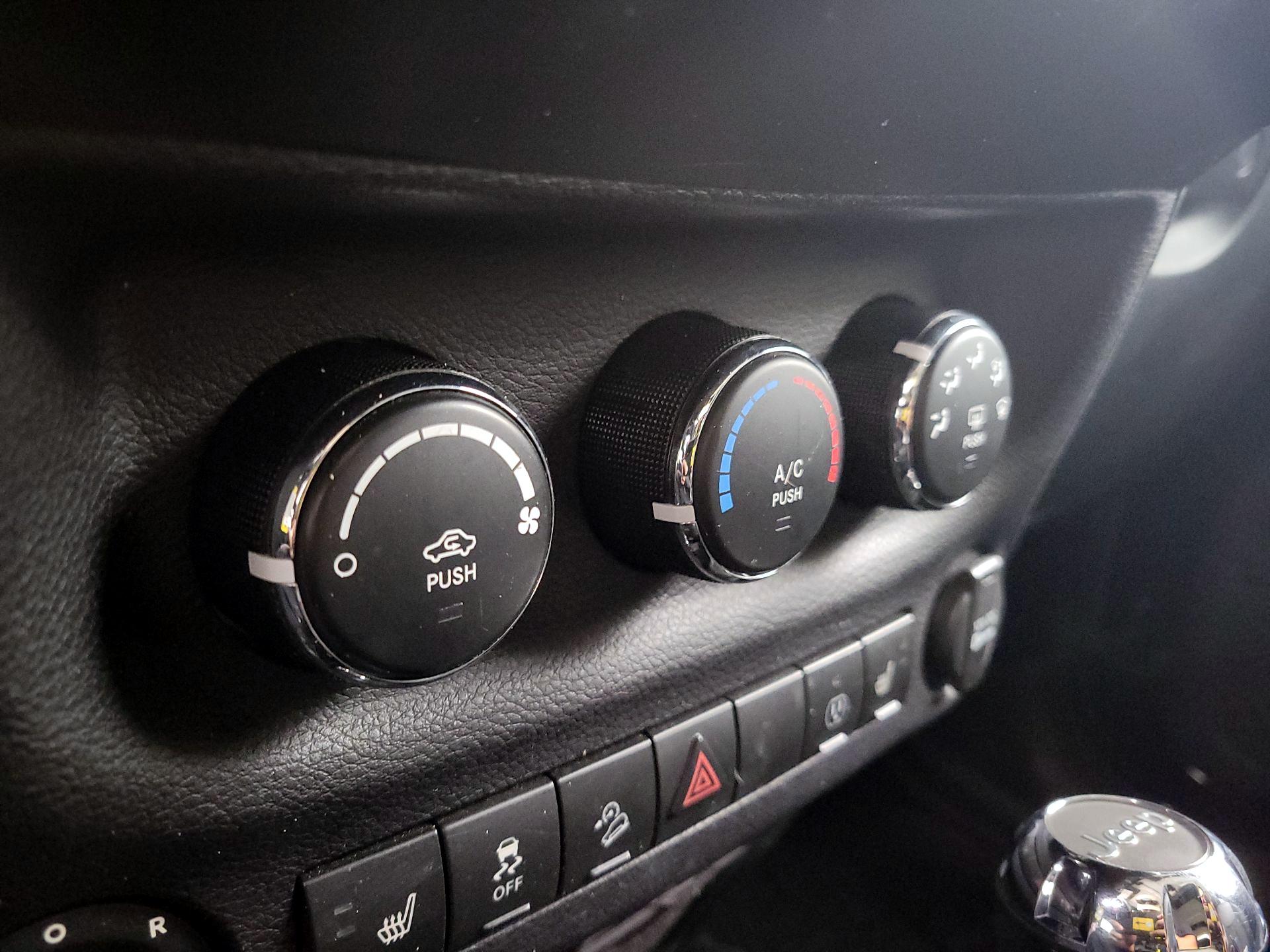 Thumbnail: 2016 Jeep Wrangler - 15