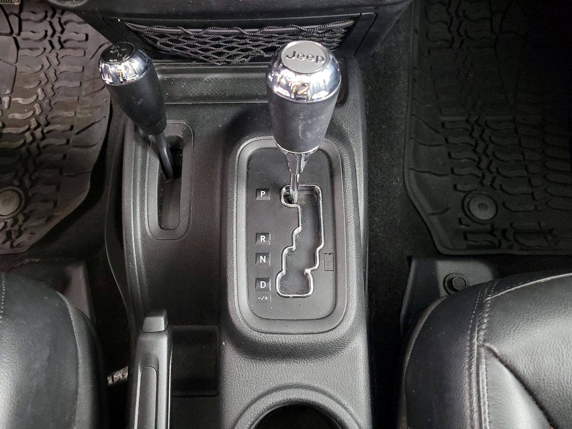 Thumbnail: 2016 Jeep Wrangler - 16