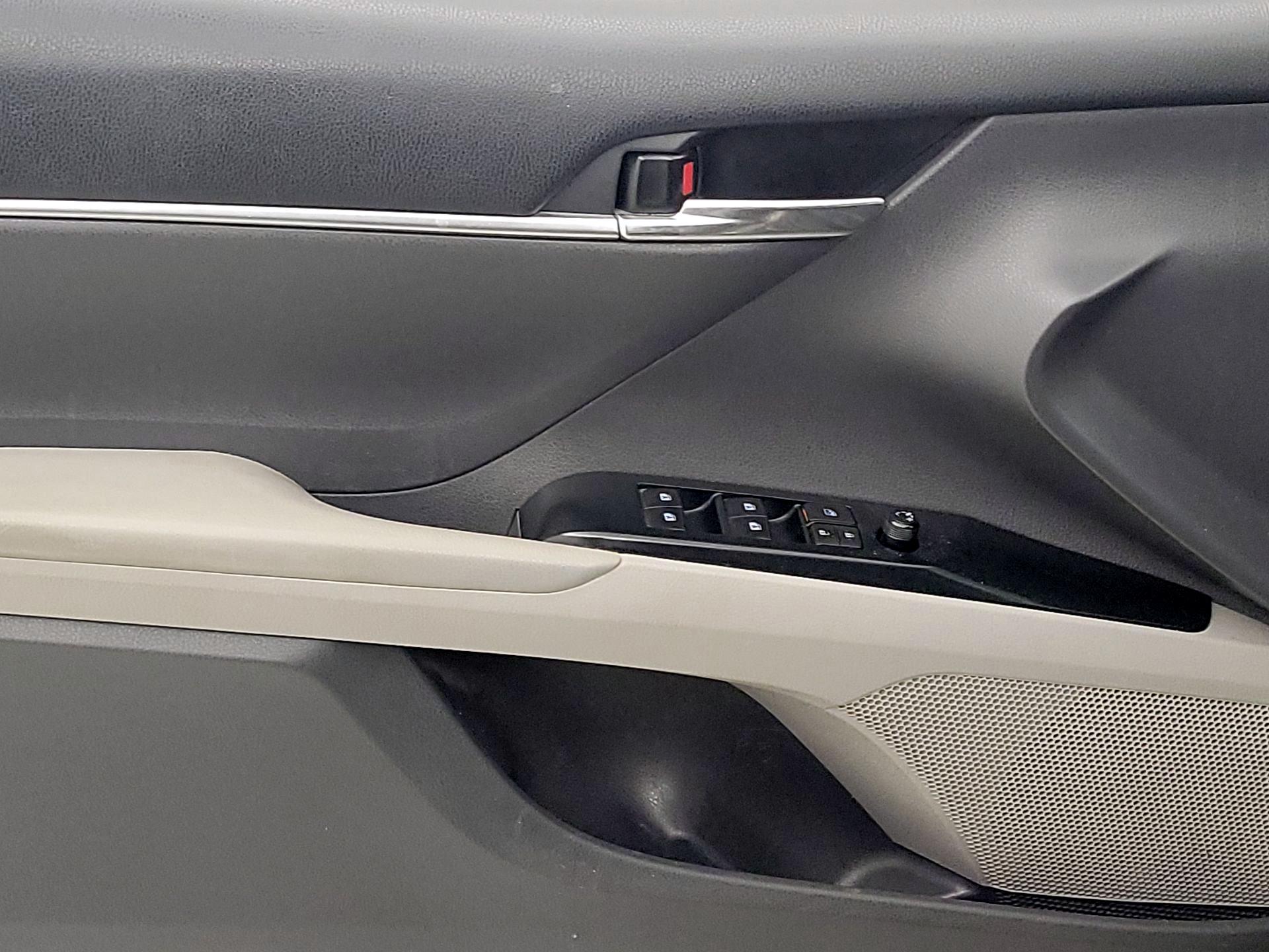 Thumbnail: 2019 Toyota Camry - 12