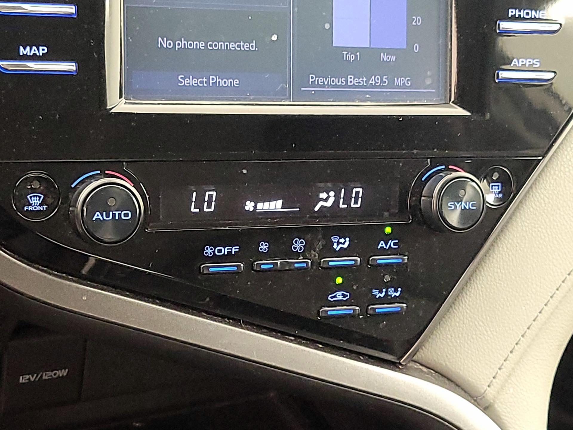 Thumbnail: 2019 Toyota Camry - 16