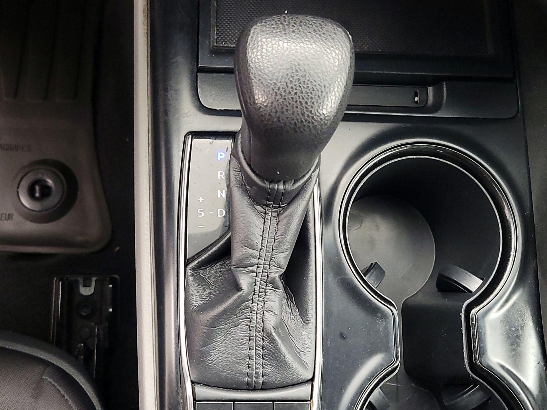 Thumbnail: 2019 Toyota Camry - 17