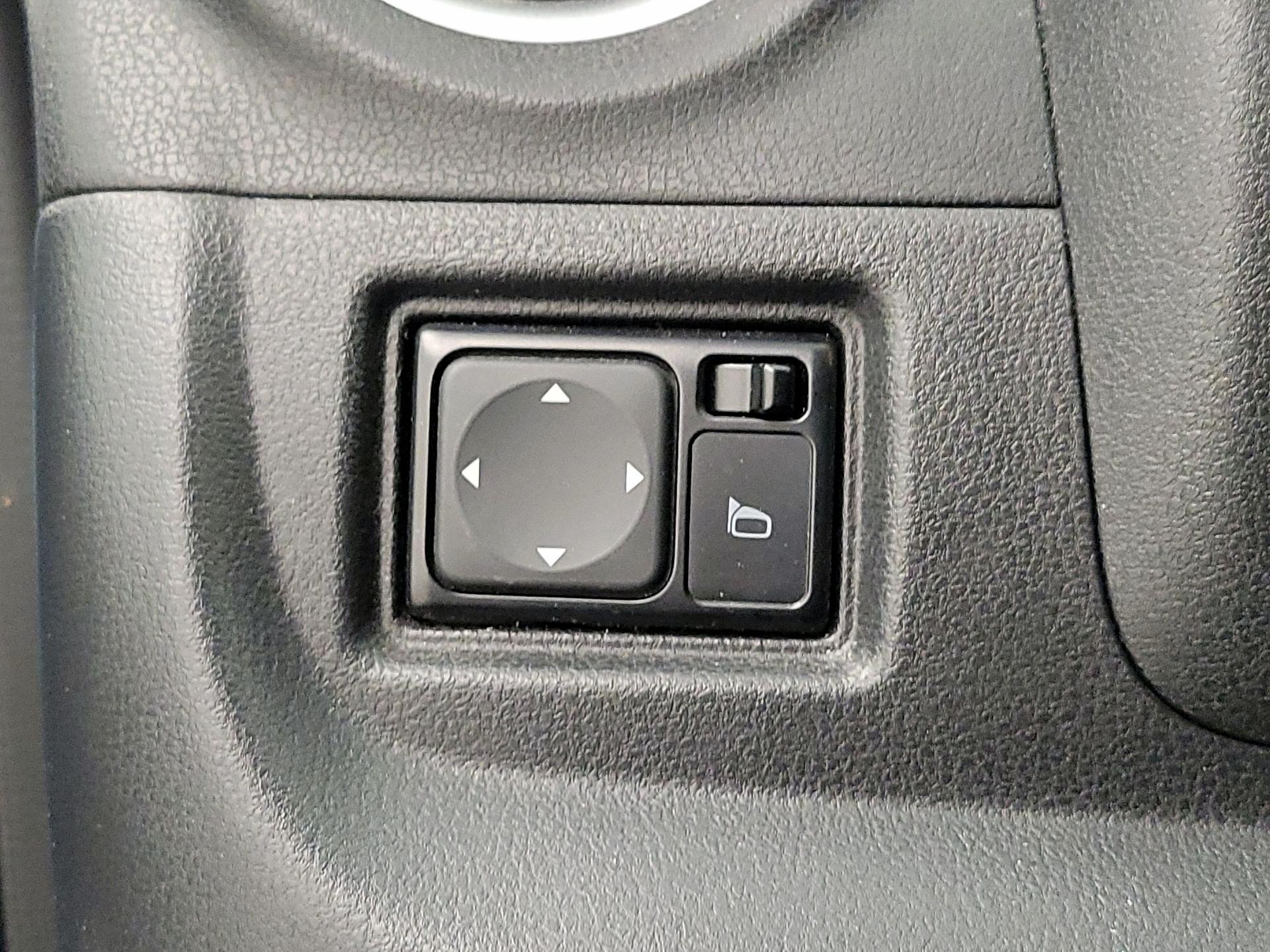 Thumbnail: 2016 Nissan Versa Note - 13