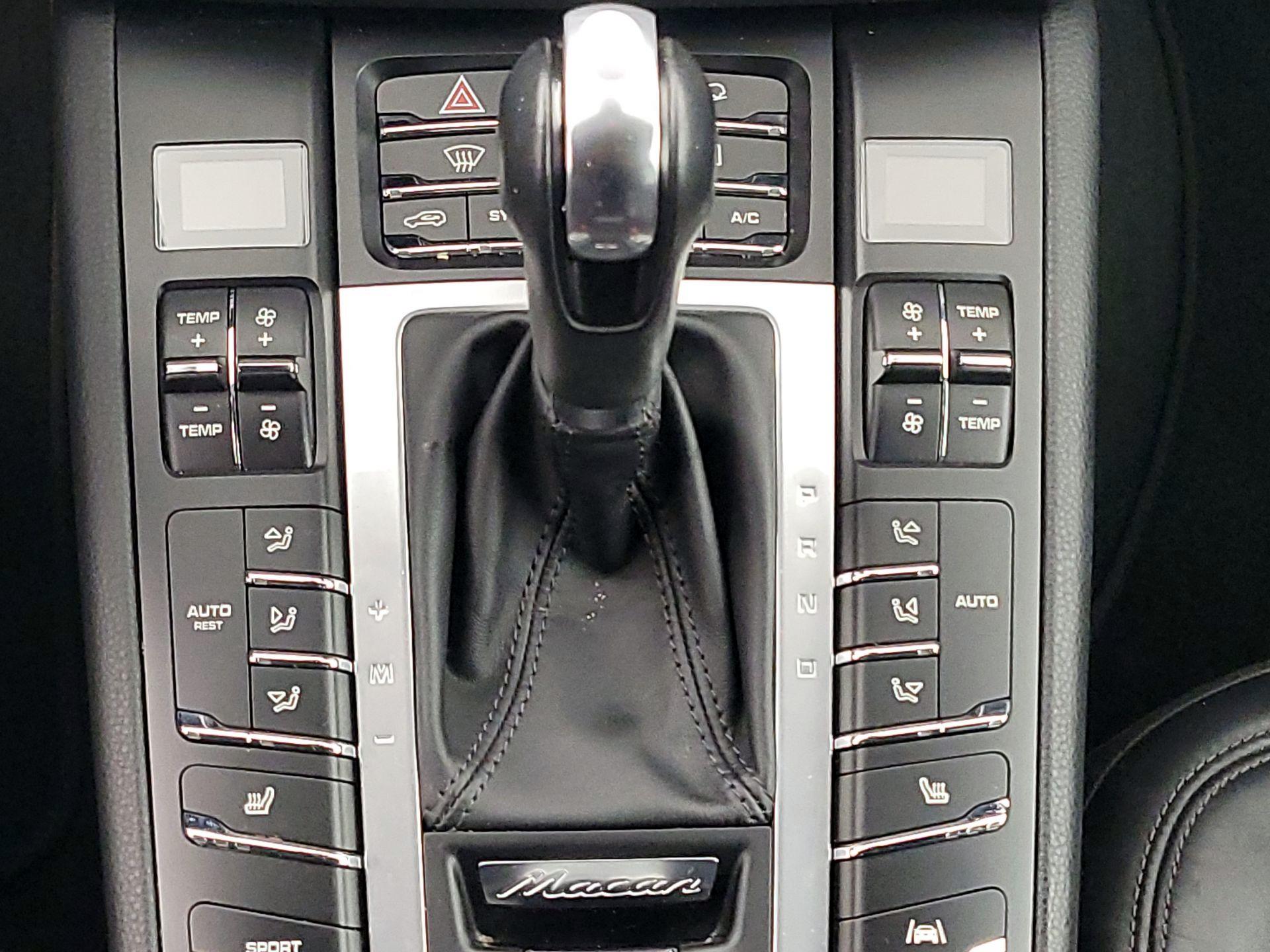 Thumbnail: 2021 Porsche Macan - 18