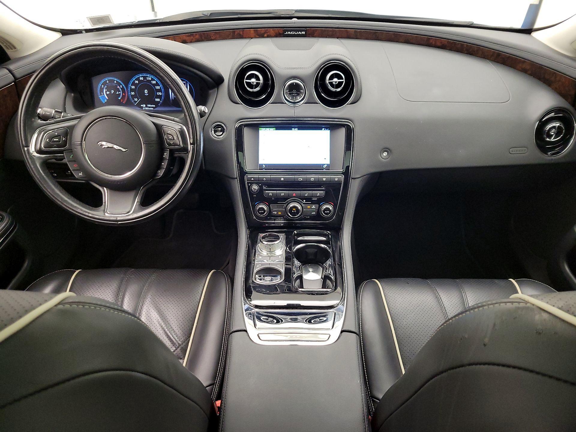 Thumbnail: 2016 Jaguar XJ - 9