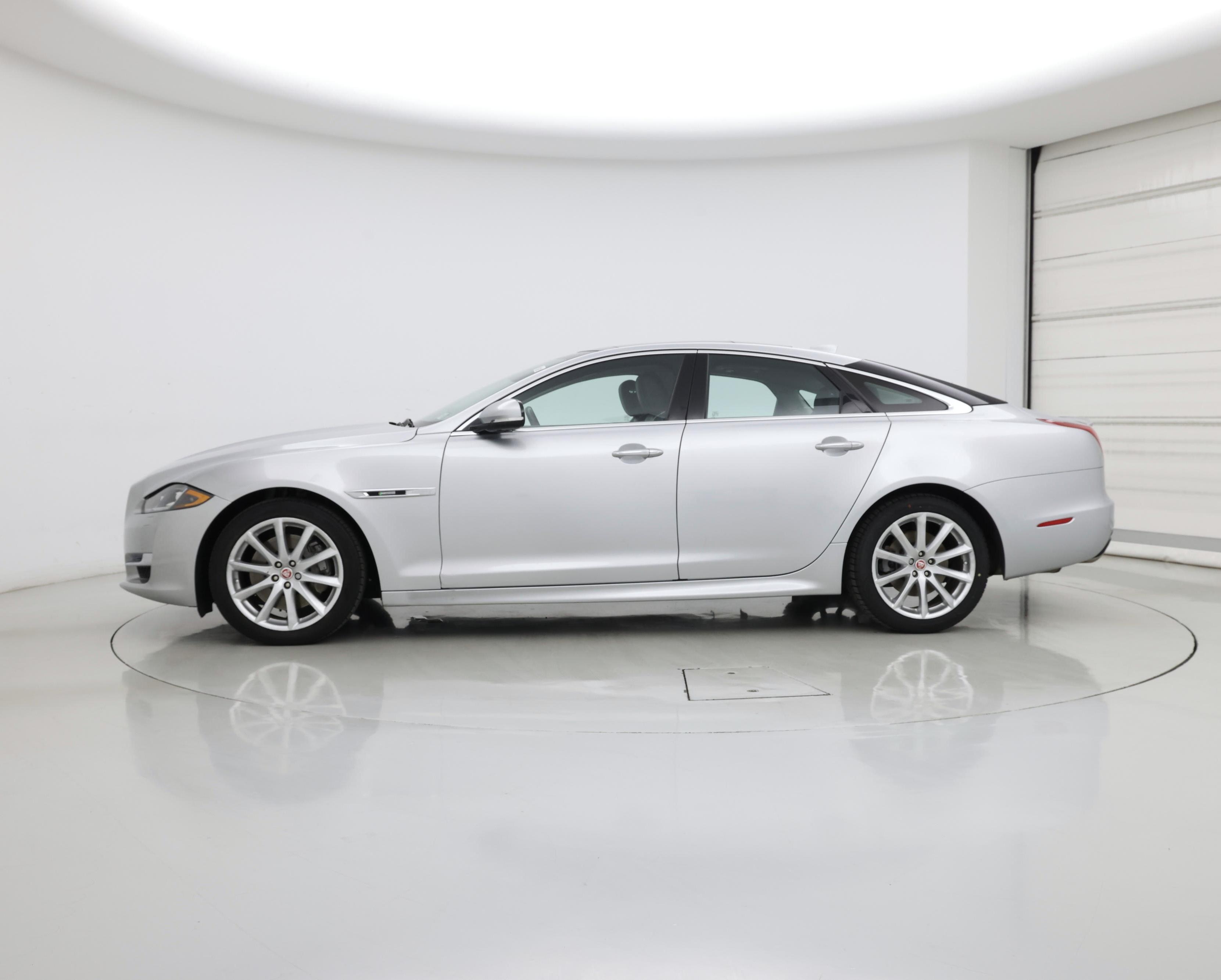 Thumbnail: 2016 Jaguar XJ - 3