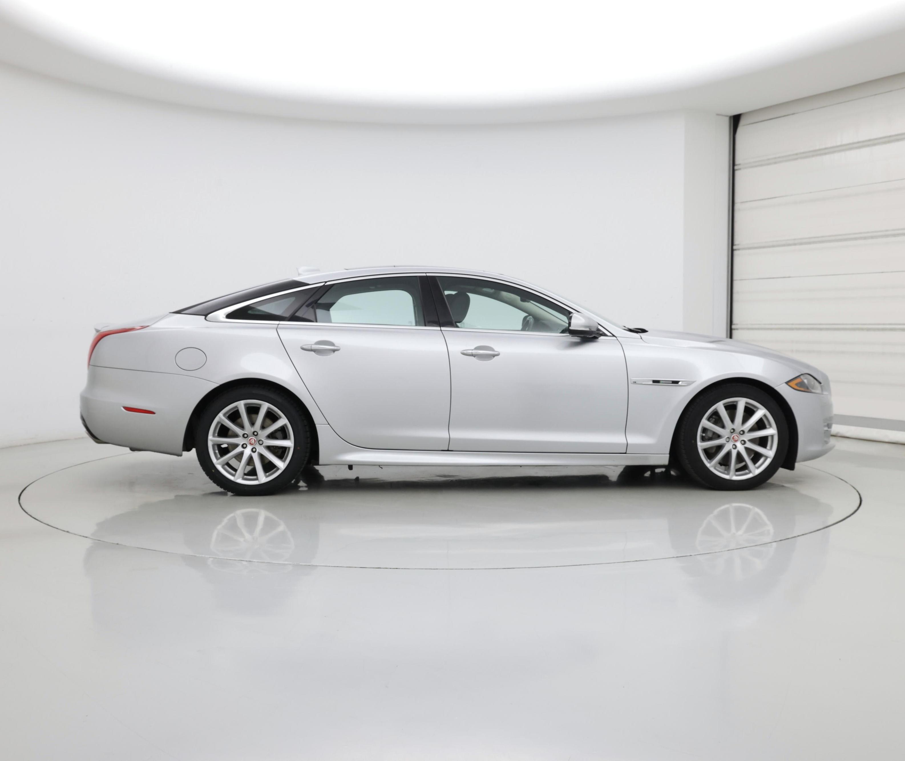 Thumbnail: 2016 Jaguar XJ - 7