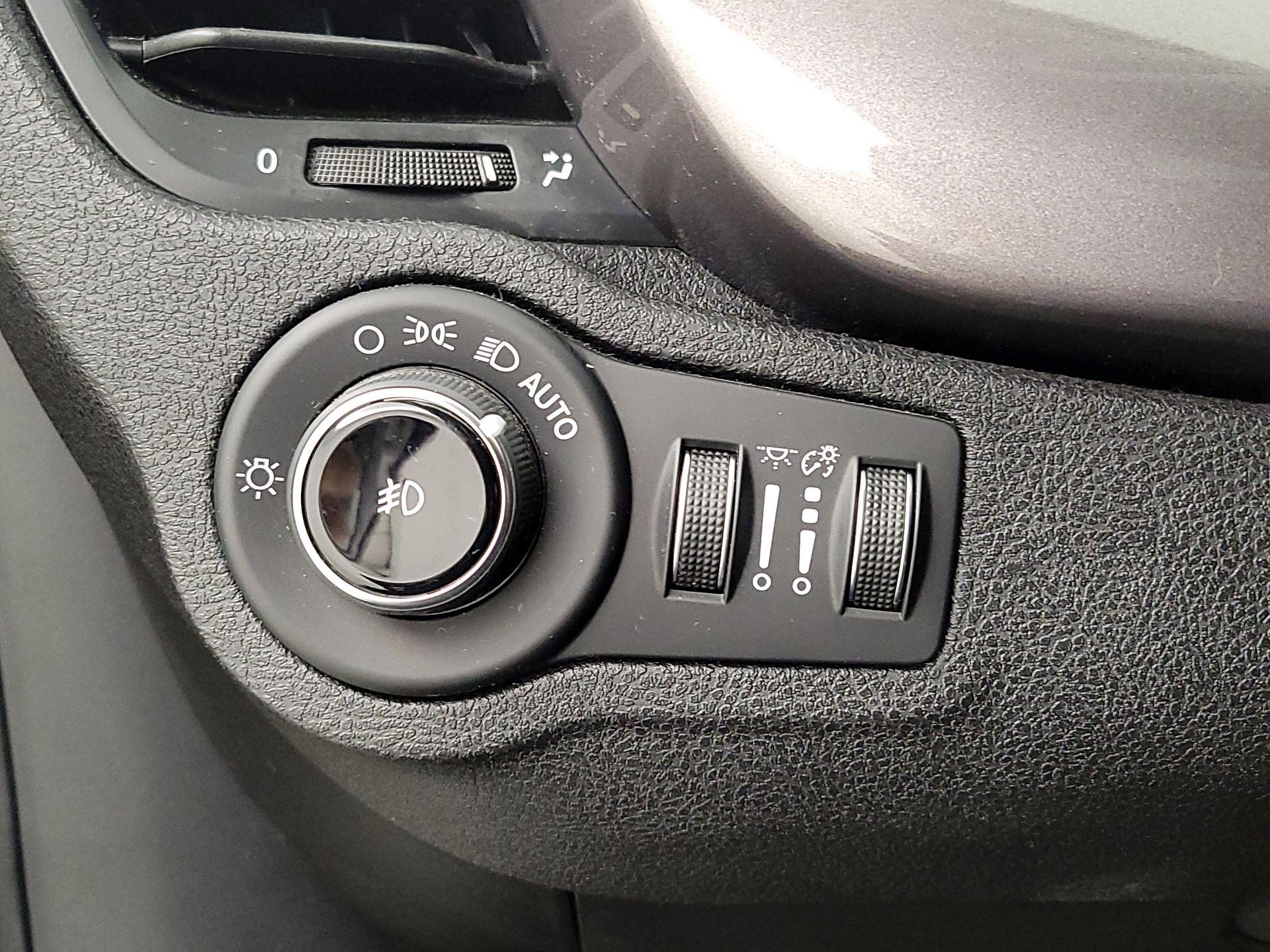 Thumbnail: 2016 Fiat 500X - 13