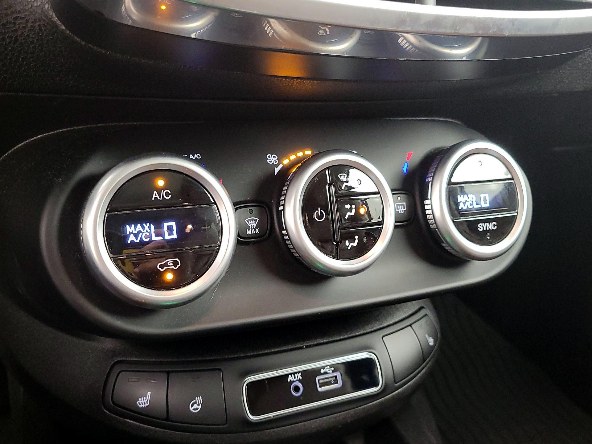 Thumbnail: 2016 Fiat 500X - 17
