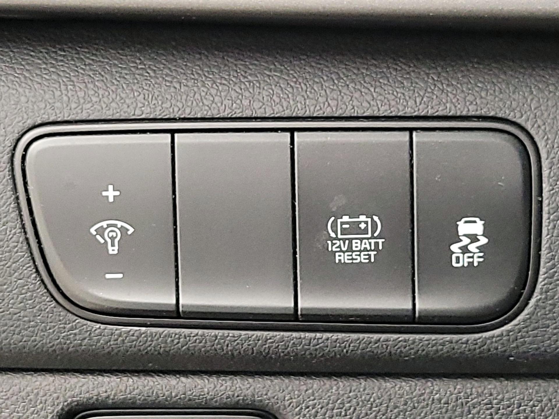 Thumbnail: 2018 Kia Niro - 13