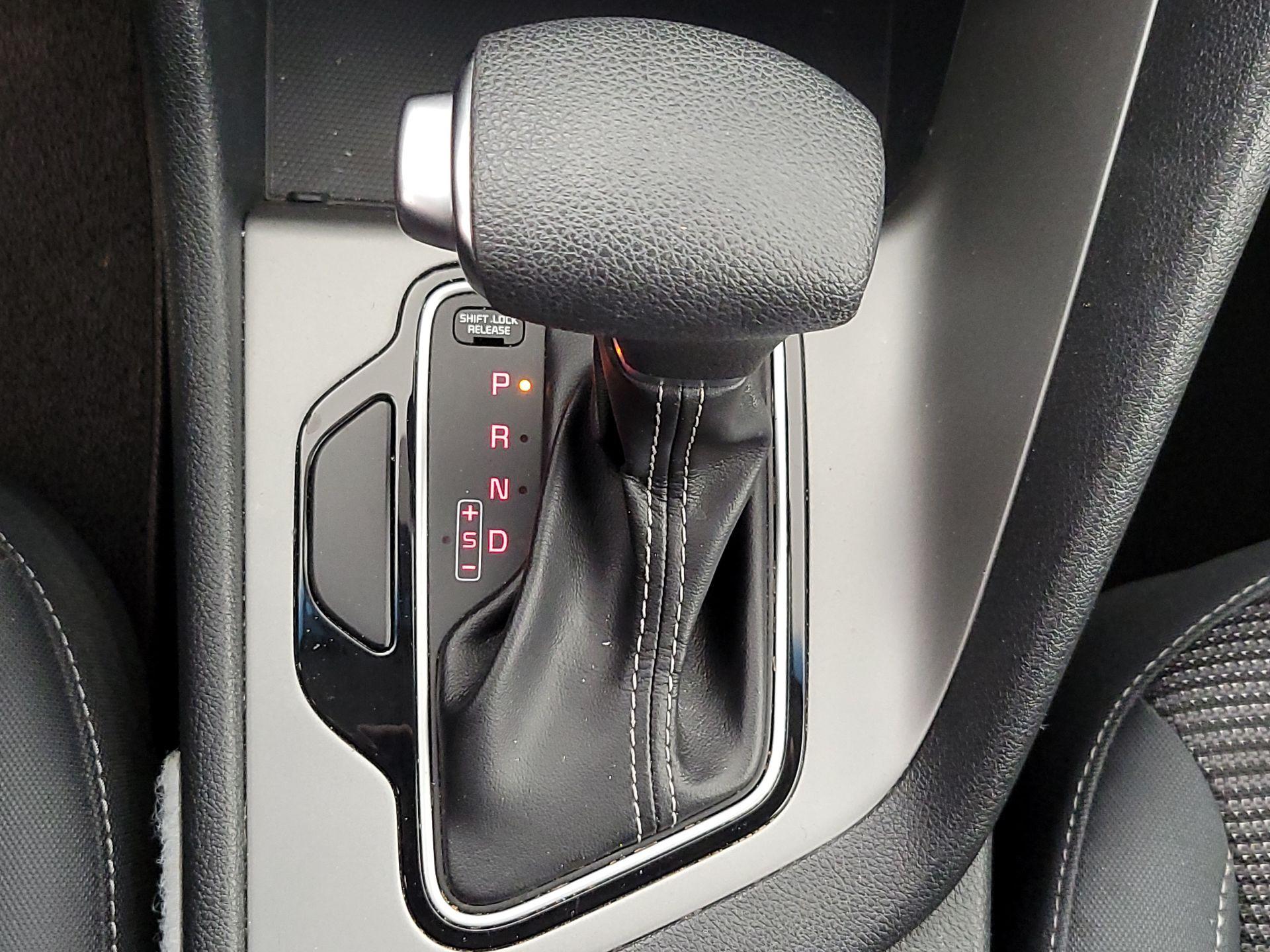 Thumbnail: 2018 Kia Niro - 17