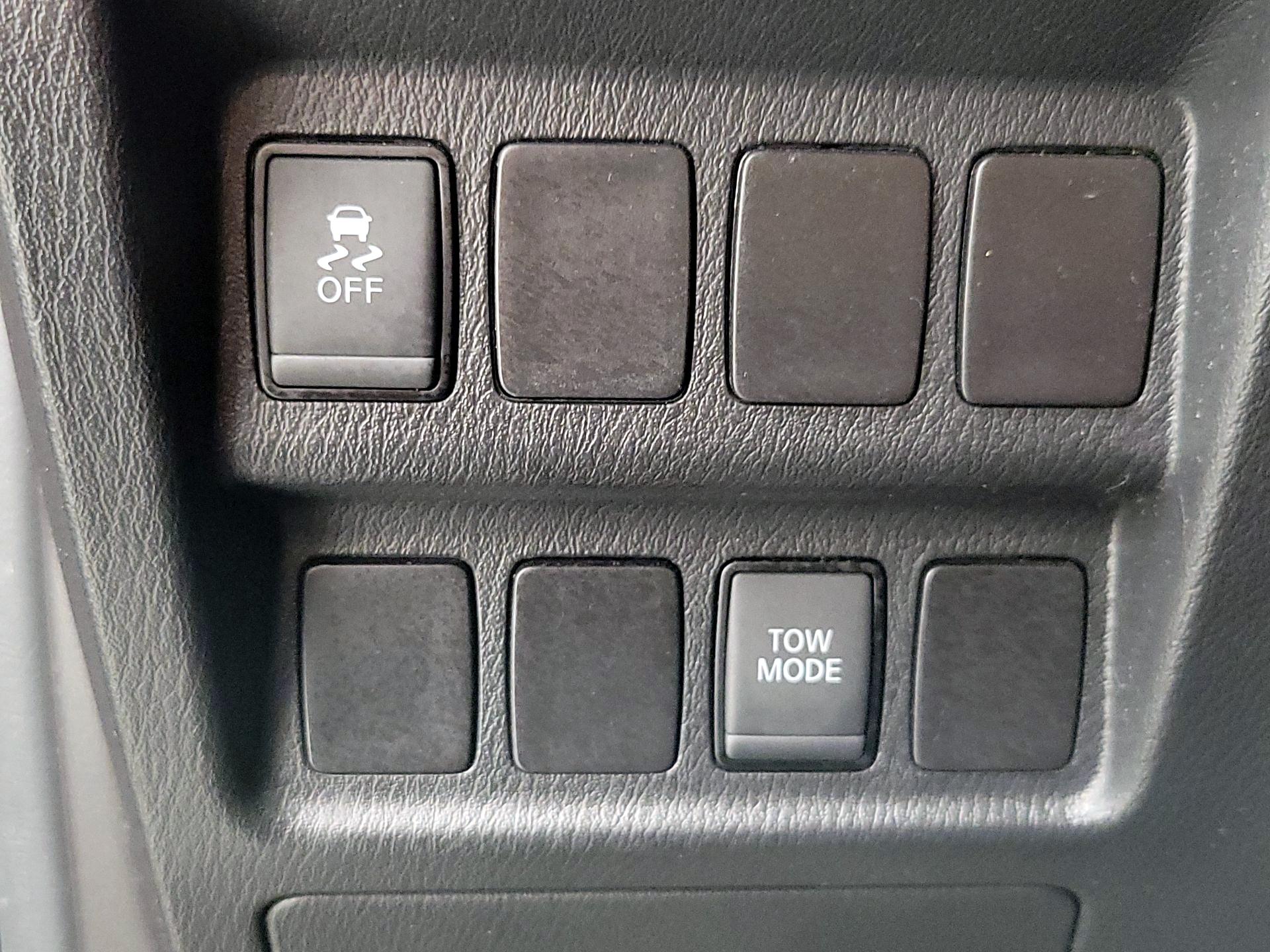 Thumbnail: 2017 Nissan Pathfinder - 13