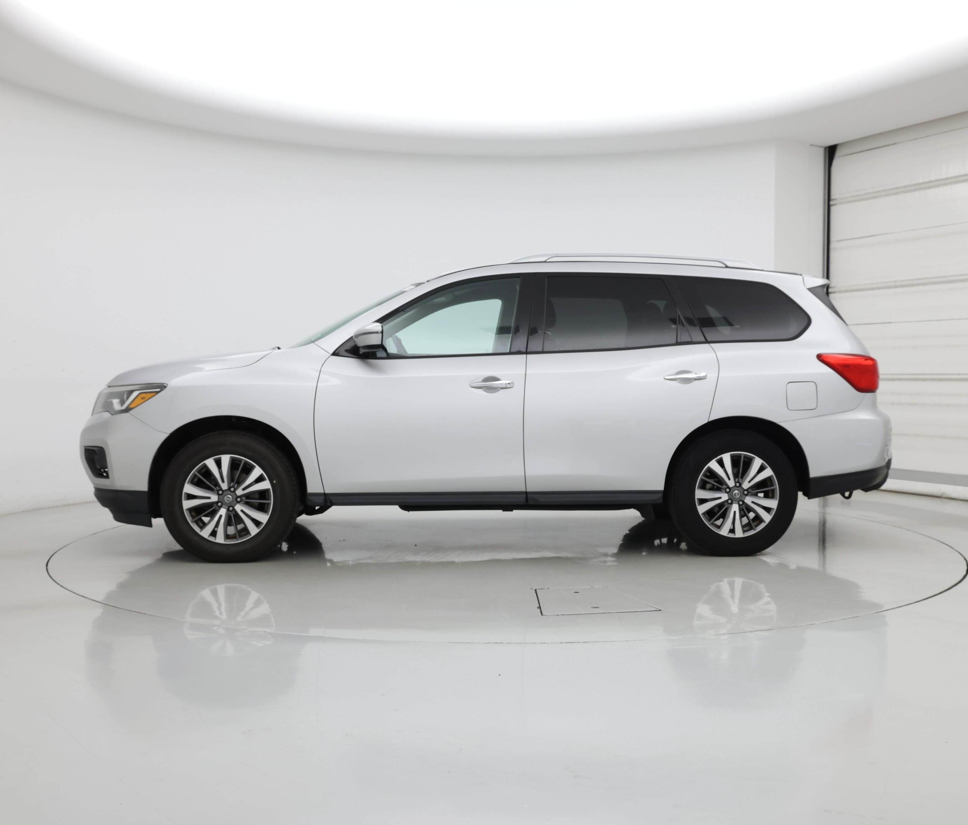 Thumbnail: 2017 Nissan Pathfinder - 3