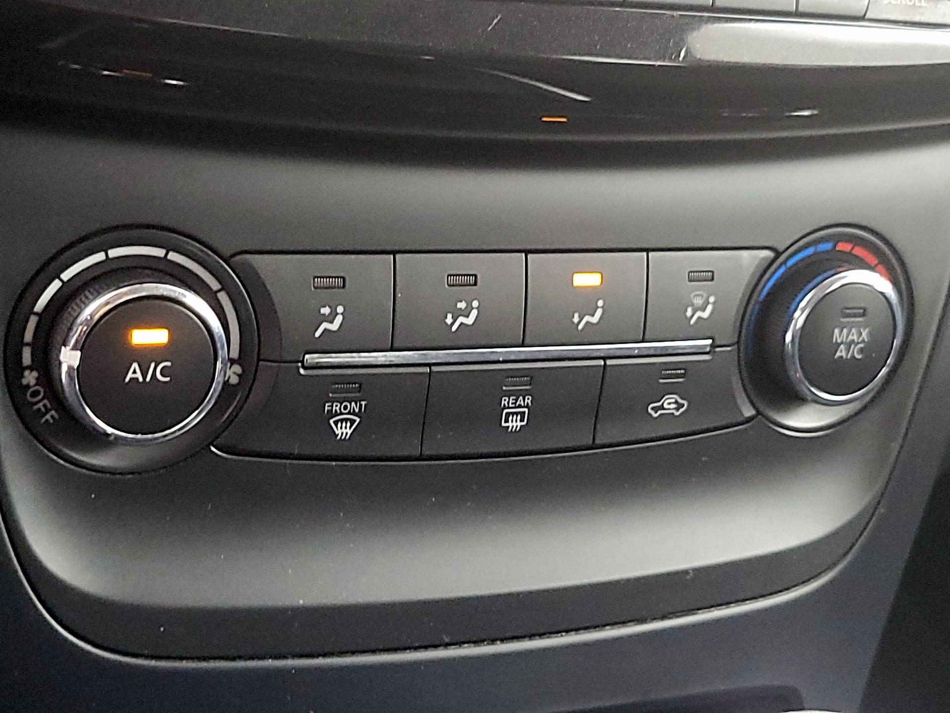 Thumbnail: 2016 Nissan Sentra - 16