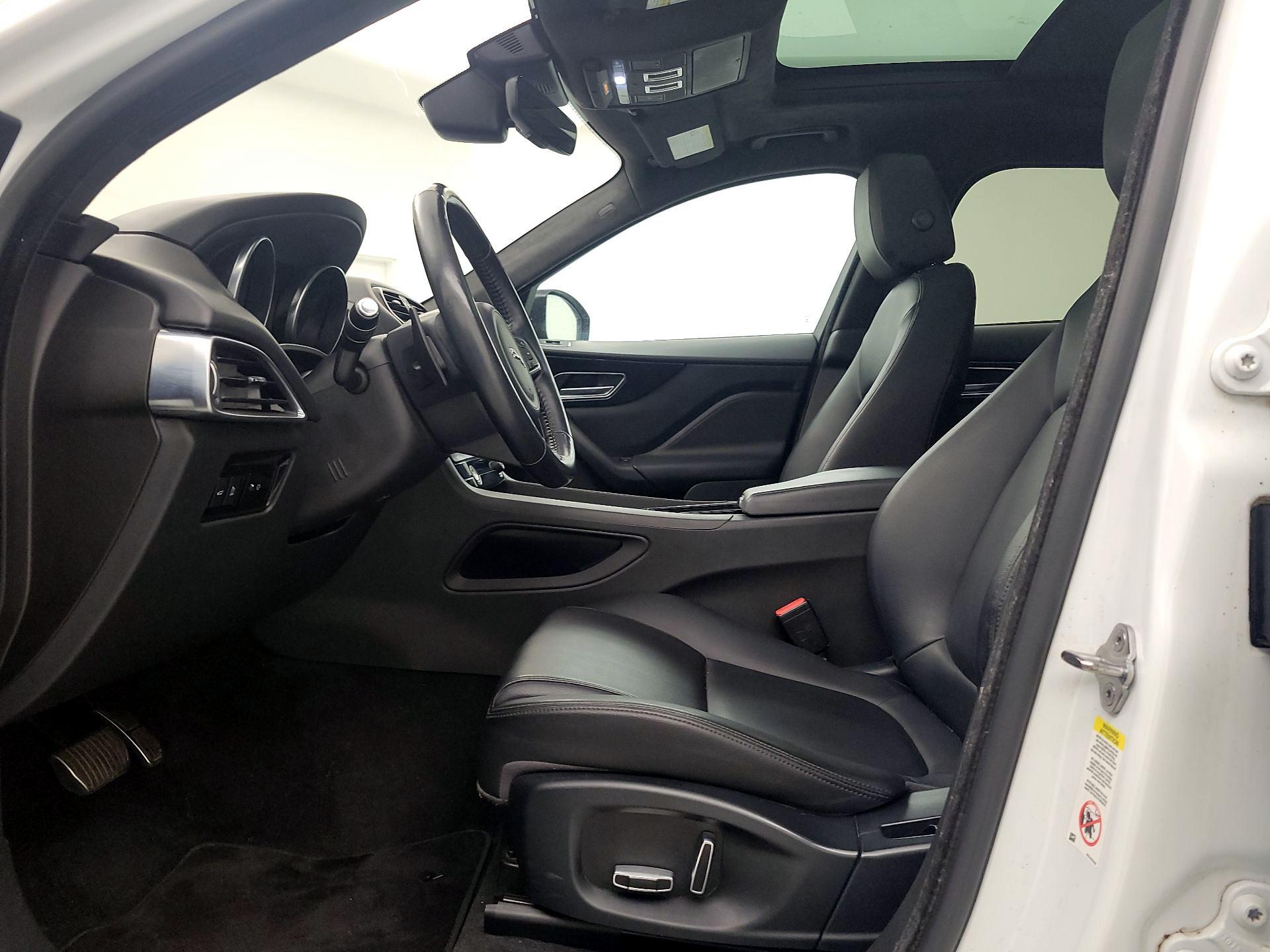 Thumbnail: 2019 Jaguar F-Pace - 11