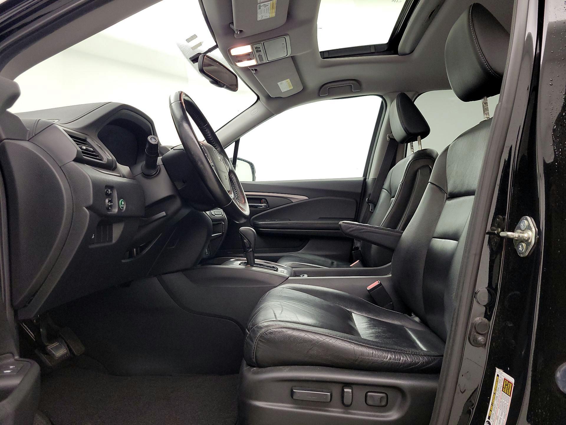 Thumbnail: 2017 Honda Pilot - 11
