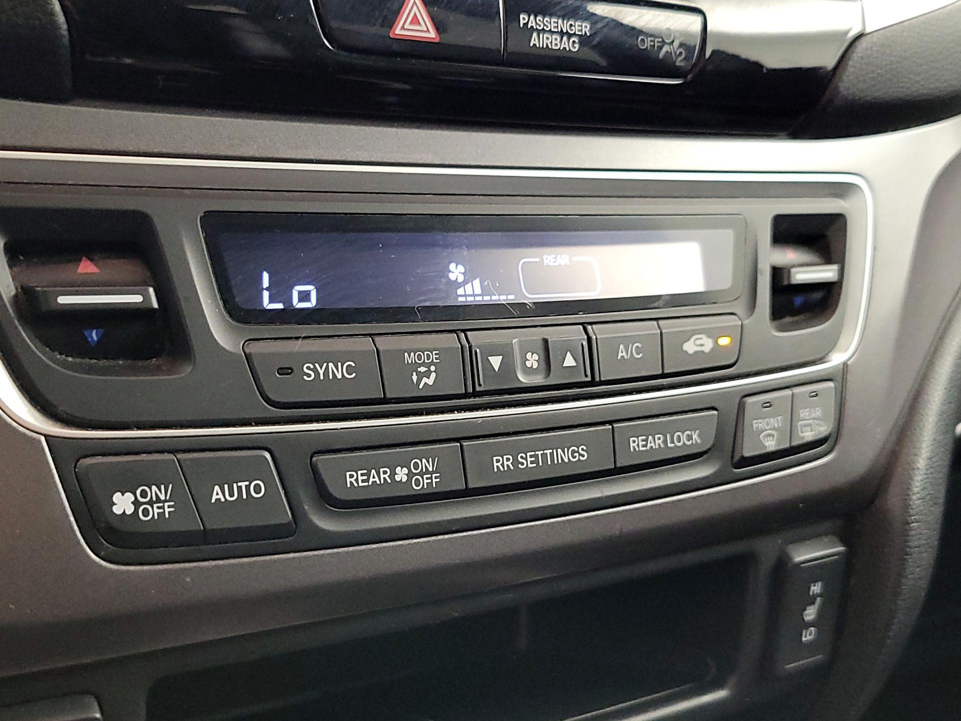 Thumbnail: 2017 Honda Pilot - 17
