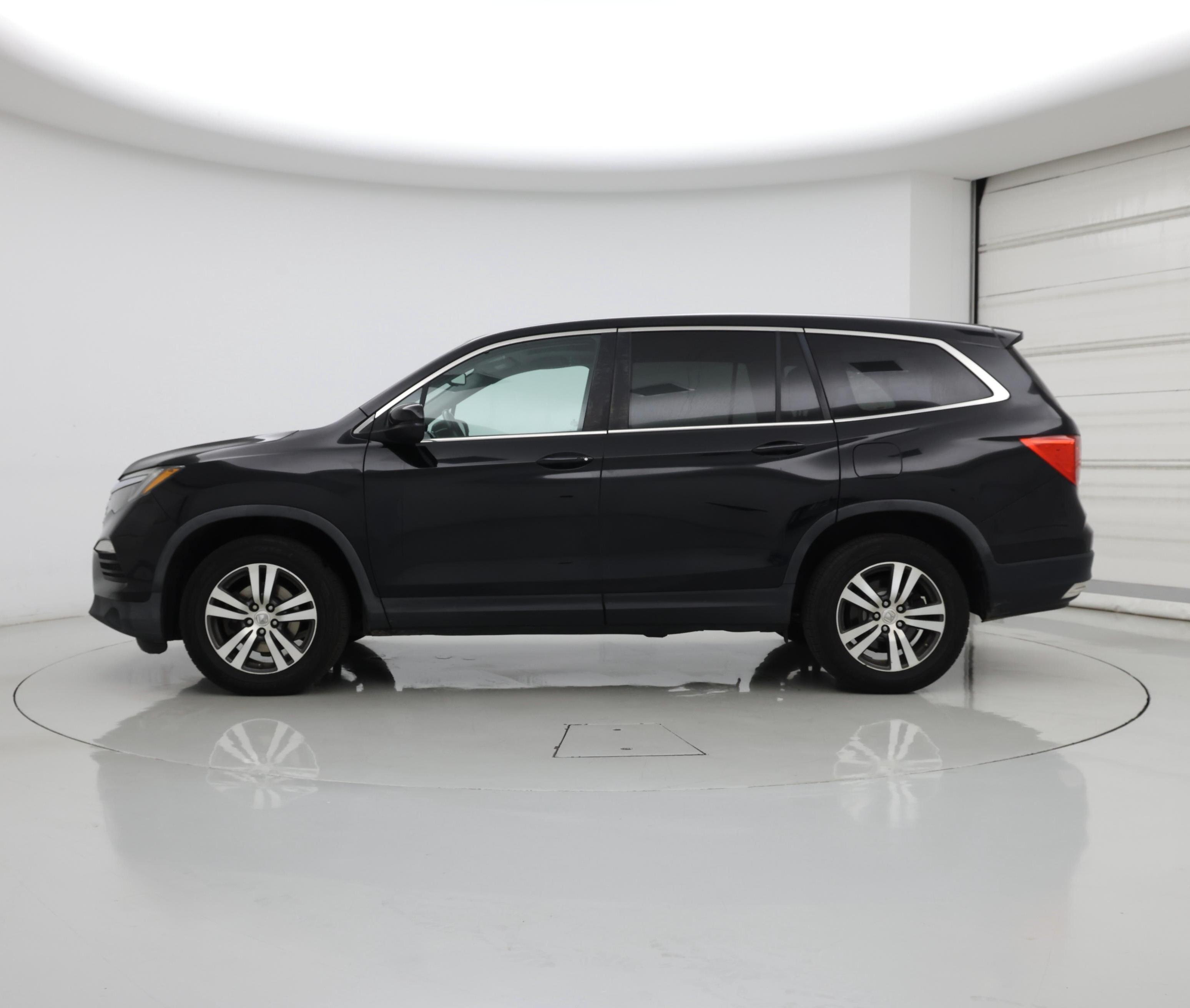 Thumbnail: 2017 Honda Pilot - 3