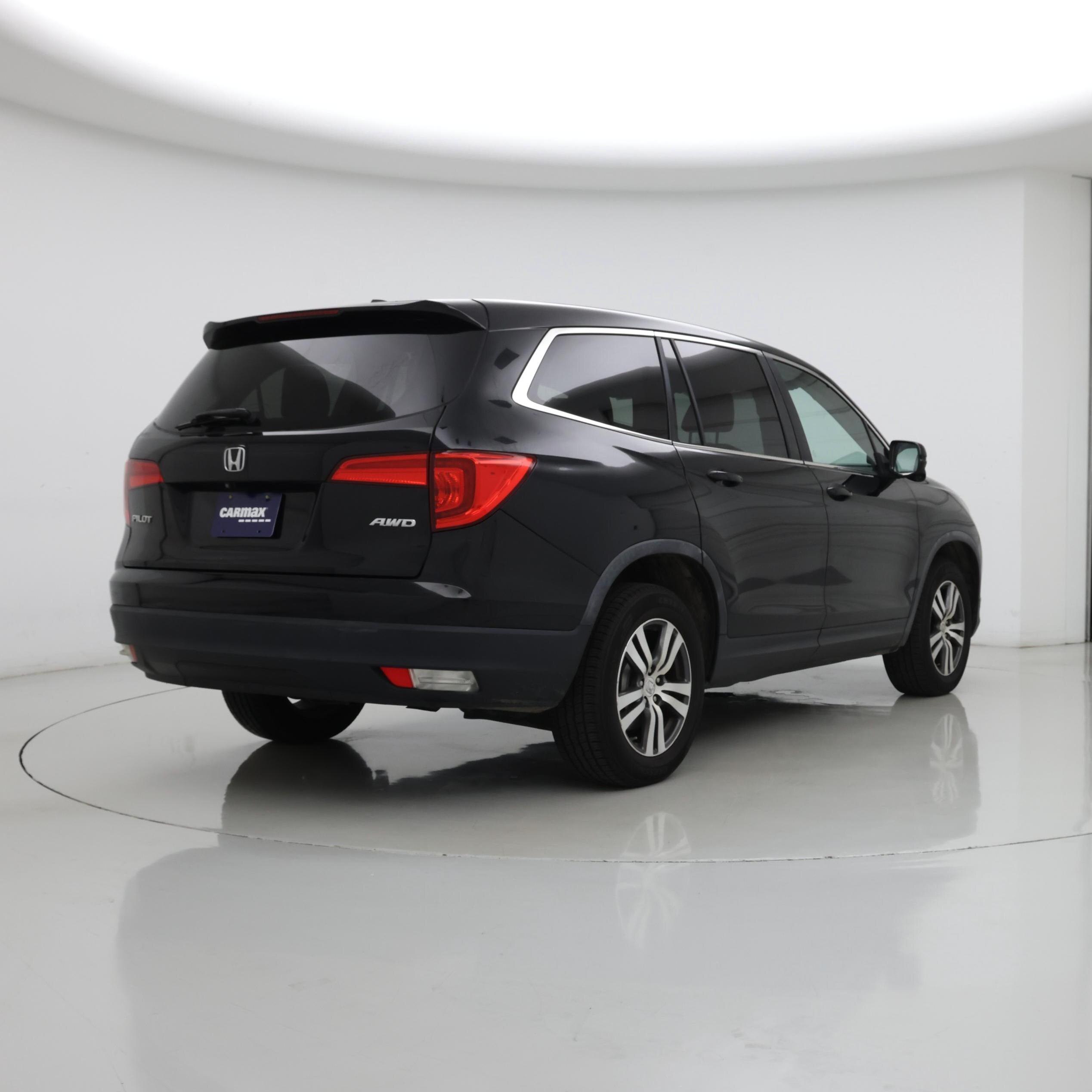 Thumbnail: 2017 Honda Pilot - 8