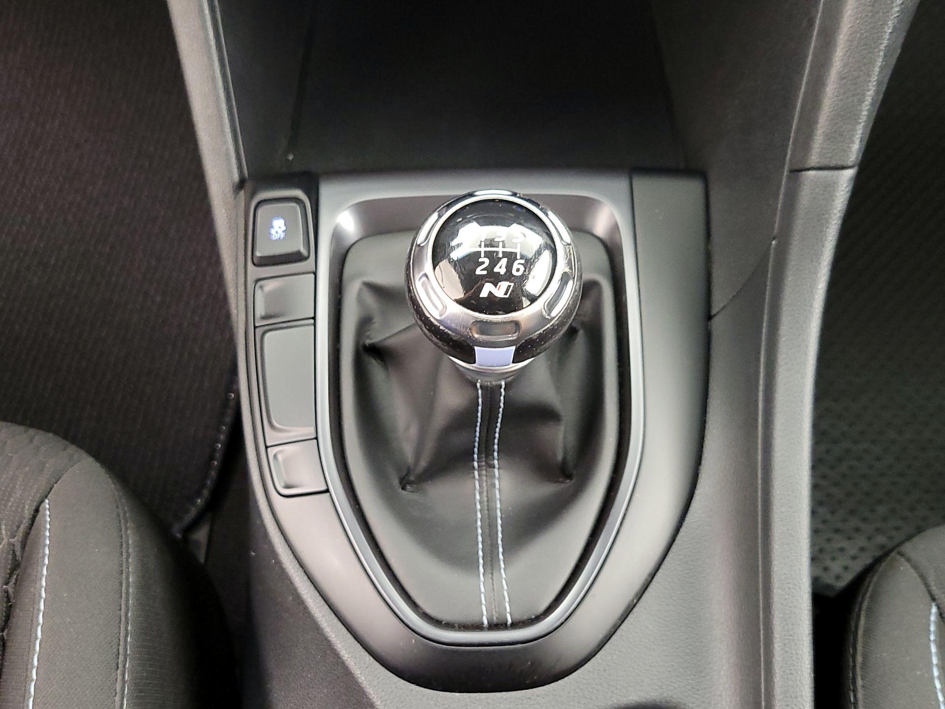 Thumbnail: 2020 Hyundai Veloster - 17