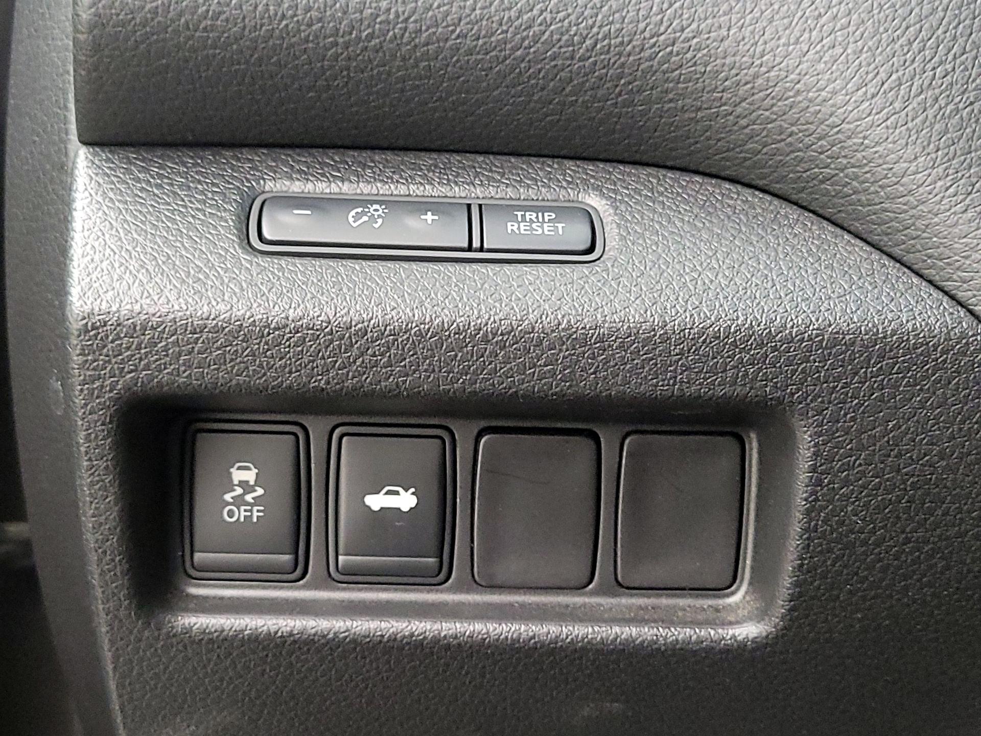 Thumbnail: 2014 Nissan Altima - 13