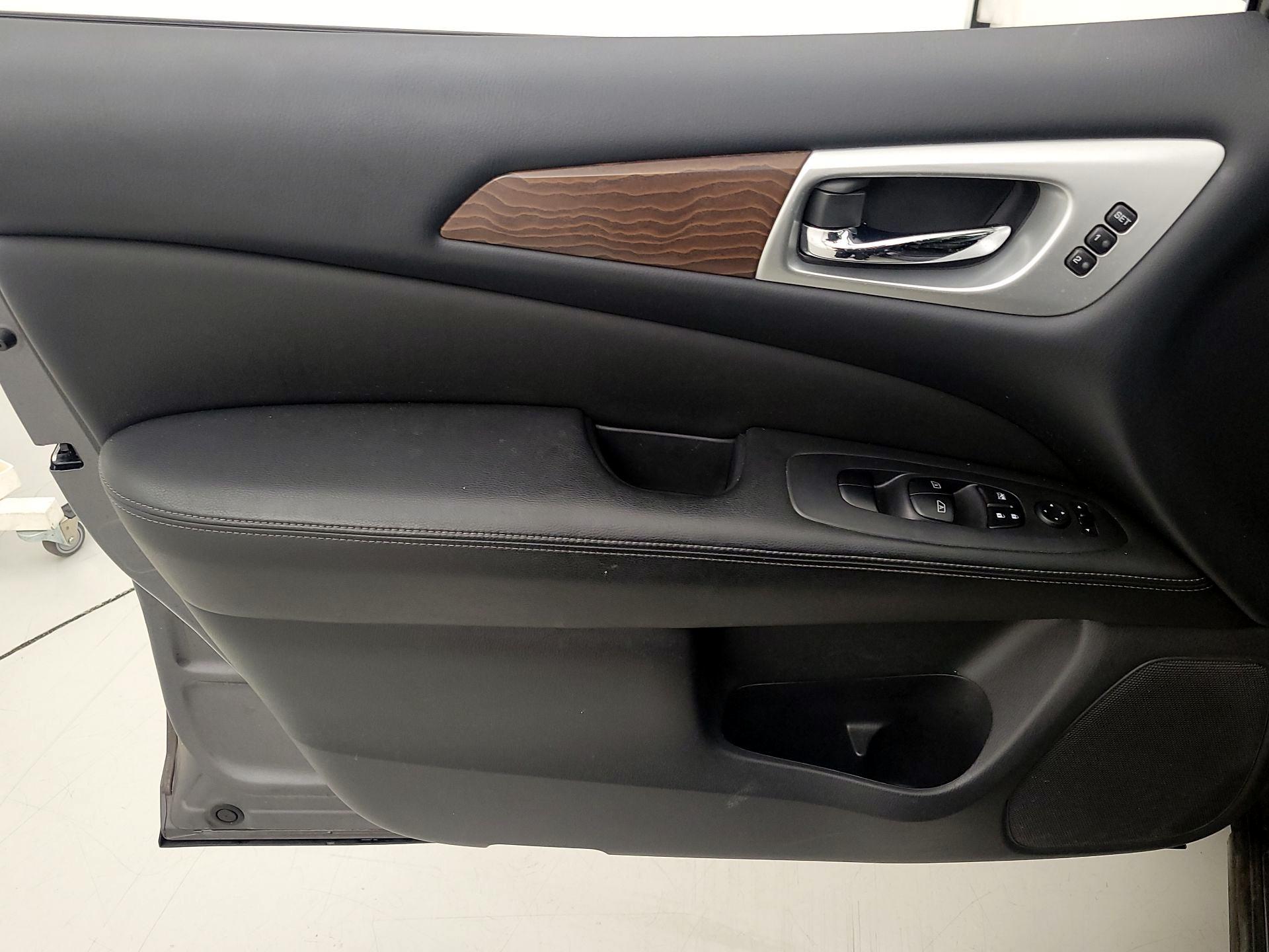 Thumbnail: 2017 Nissan Pathfinder - 12