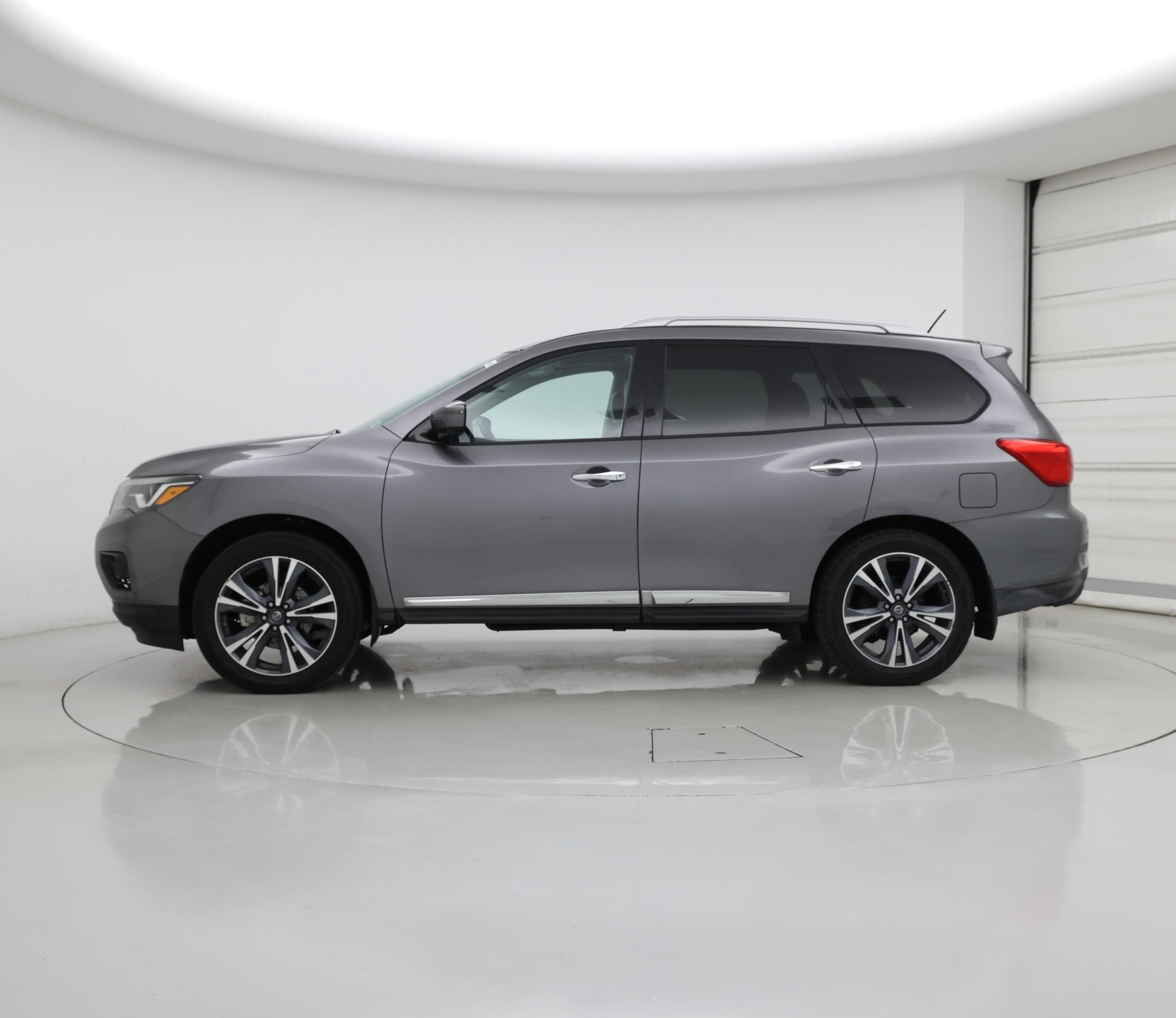 Thumbnail: 2017 Nissan Pathfinder - 3