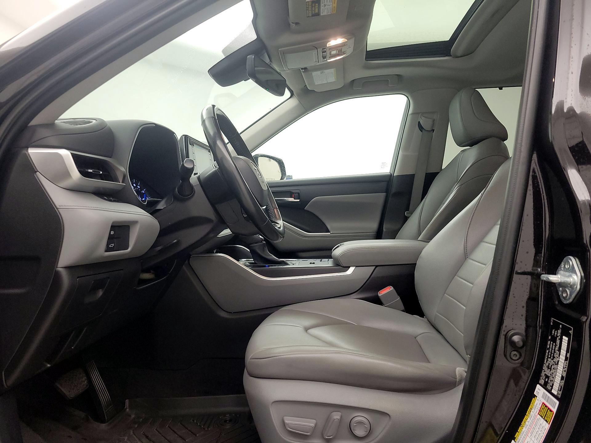 Thumbnail: 2021 Toyota Highlander - 11